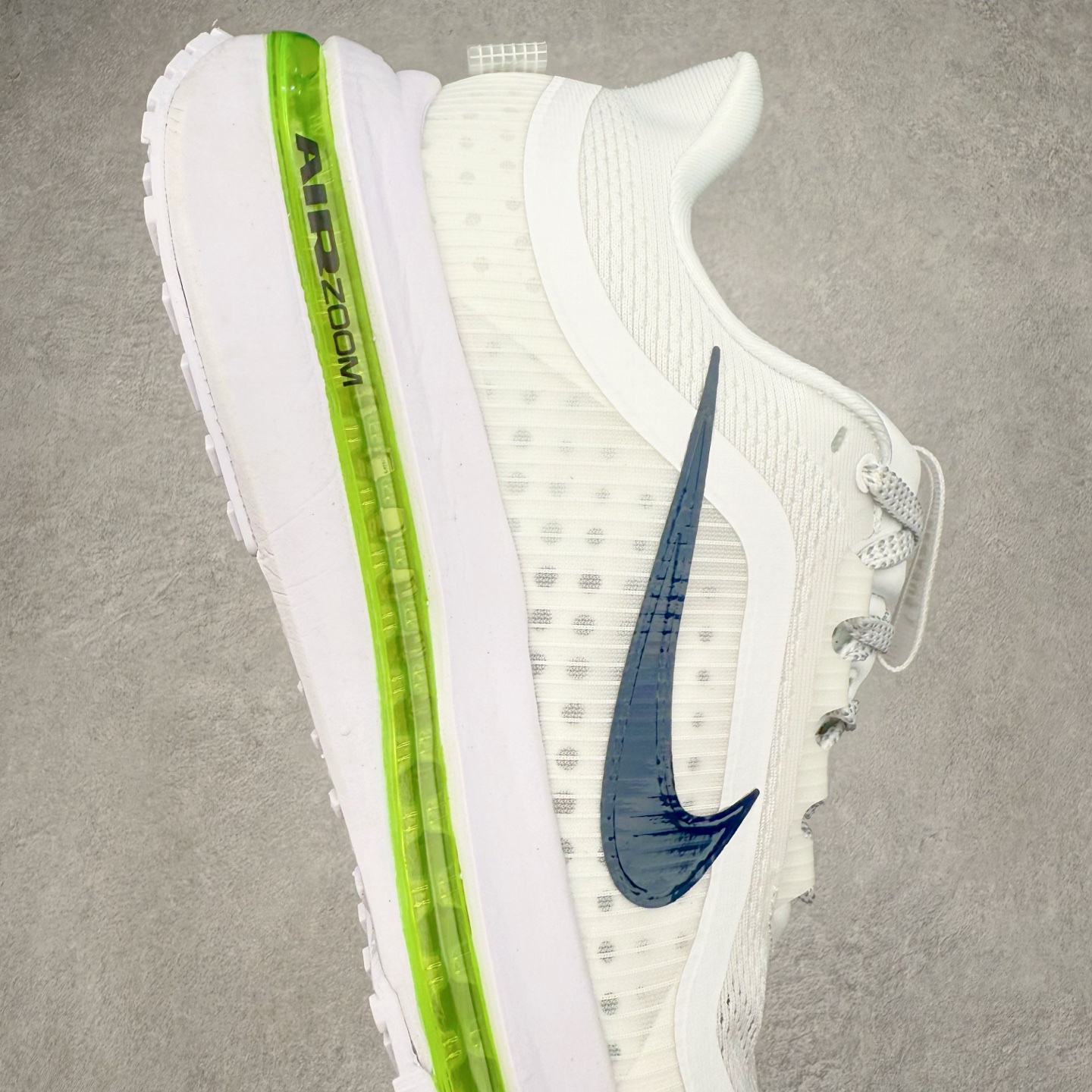 图片[6]-＃特价福利 NK Pegasus Premium 飞马全掌气垫跑步运动鞋 气垫的究极进化 NIKE2025新王炸 • 在特有Air科技加持下，耐克带来全新Pegasus Premium。这款跑鞋在传承耐克飞马（Pegasus）系列标志性的缓震功能的同时，将首次搭载耐克的塑型可视化Air Zoom气垫单元。• 塑型Air Zoom气垫单元贴合脚部的自然轮廓，帮助跑者在从后跟到脚趾的过渡中能够有效传递力量，带来一种前所未有的轻盈、顺畅回馈体验。中底采用ZoomX泡绵，后跟则使用ReactX泡绵，为跑者提供稳定流畅的推进感。• 塑型可视化Air Zoom气垫单元和精心配置的泡绵组合，让Pegasus Premium成为耐克飞马系列中颇具能量回馈的鞋款。• 全新Pegasus Premium不仅展示了耐克势头强劲的创新周期，证明了其特有的Air科技的强大实力，更体现了耐克倾听和服务运动员的能力。尺码：36 37.5 38 39 40 41 42 43 44 45-选品中心