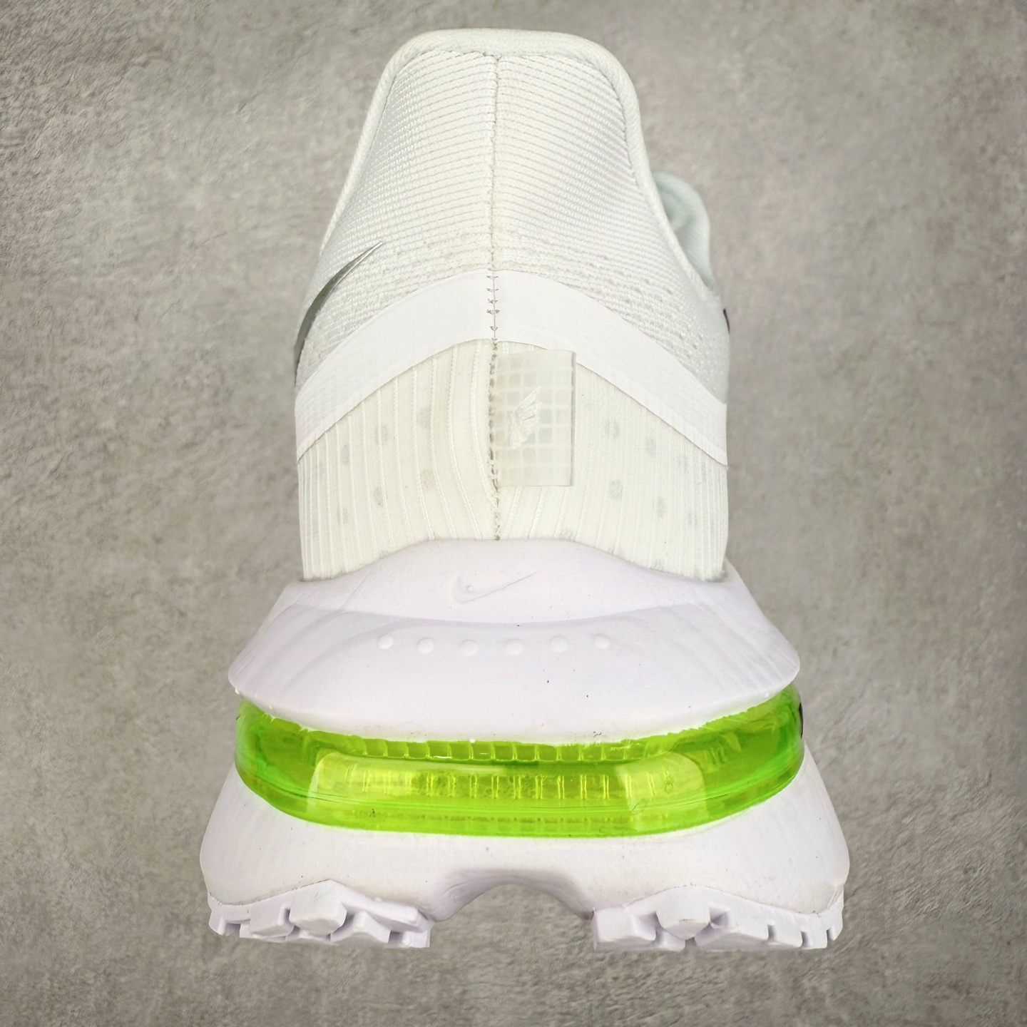 图片[8]-＃特价福利 NK Pegasus Premium 飞马全掌气垫跑步运动鞋 气垫的究极进化 NIKE2025新王炸 • 在特有Air科技加持下，耐克带来全新Pegasus Premium。这款跑鞋在传承耐克飞马（Pegasus）系列标志性的缓震功能的同时，将首次搭载耐克的塑型可视化Air Zoom气垫单元。• 塑型Air Zoom气垫单元贴合脚部的自然轮廓，帮助跑者在从后跟到脚趾的过渡中能够有效传递力量，带来一种前所未有的轻盈、顺畅回馈体验。中底采用ZoomX泡绵，后跟则使用ReactX泡绵，为跑者提供稳定流畅的推进感。• 塑型可视化Air Zoom气垫单元和精心配置的泡绵组合，让Pegasus Premium成为耐克飞马系列中颇具能量回馈的鞋款。• 全新Pegasus Premium不仅展示了耐克势头强劲的创新周期，证明了其特有的Air科技的强大实力，更体现了耐克倾听和服务运动员的能力。尺码：36 37.5 38 39 40 41 42 43 44 45-选品中心