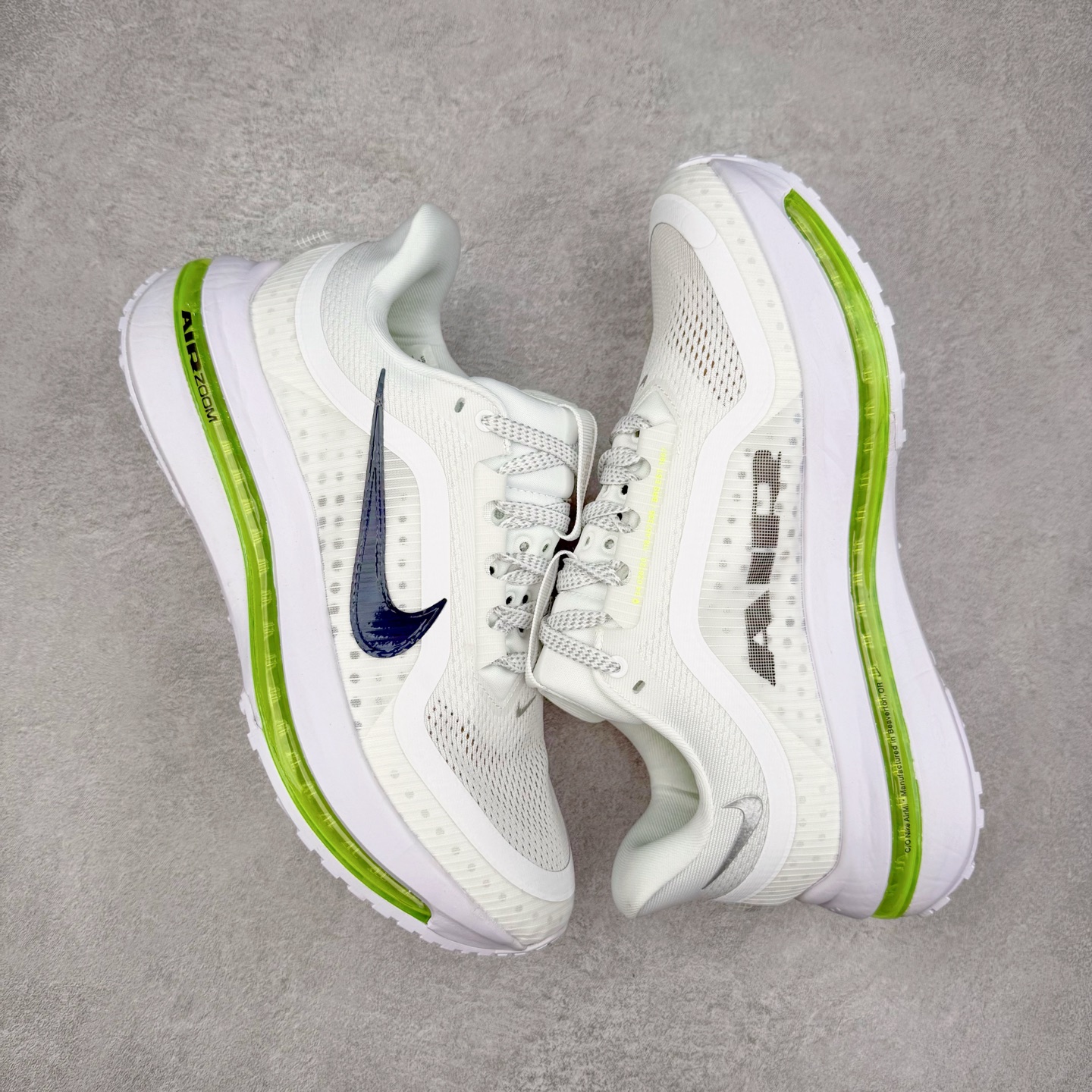 图片[3]-＃特价福利 NK Pegasus Premium 飞马全掌气垫跑步运动鞋 气垫的究极进化 NIKE2025新王炸 • 在特有Air科技加持下，耐克带来全新Pegasus Premium。这款跑鞋在传承耐克飞马（Pegasus）系列标志性的缓震功能的同时，将首次搭载耐克的塑型可视化Air Zoom气垫单元。• 塑型Air Zoom气垫单元贴合脚部的自然轮廓，帮助跑者在从后跟到脚趾的过渡中能够有效传递力量，带来一种前所未有的轻盈、顺畅回馈体验。中底采用ZoomX泡绵，后跟则使用ReactX泡绵，为跑者提供稳定流畅的推进感。• 塑型可视化Air Zoom气垫单元和精心配置的泡绵组合，让Pegasus Premium成为耐克飞马系列中颇具能量回馈的鞋款。• 全新Pegasus Premium不仅展示了耐克势头强劲的创新周期，证明了其特有的Air科技的强大实力，更体现了耐克倾听和服务运动员的能力。尺码：36 37.5 38 39 40 41 42 43 44 45-选品中心