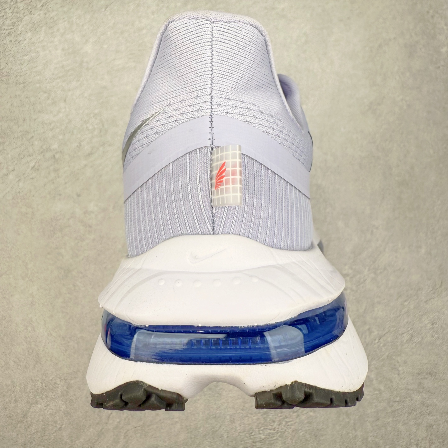 图片[8]-＃特价福利 NK Pegasus Premium 飞马全掌气垫跑步运动鞋 气垫的究极进化 NIKE2025新王炸 • 在特有Air科技加持下，耐克带来全新Pegasus Premium。这款跑鞋在传承耐克飞马（Pegasus）系列标志性的缓震功能的同时，将首次搭载耐克的塑型可视化Air Zoom气垫单元。• 塑型Air Zoom气垫单元贴合脚部的自然轮廓，帮助跑者在从后跟到脚趾的过渡中能够有效传递力量，带来一种前所未有的轻盈、顺畅回馈体验。中底采用ZoomX泡绵，后跟则使用ReactX泡绵，为跑者提供稳定流畅的推进感。• 塑型可视化Air Zoom气垫单元和精心配置的泡绵组合，让Pegasus Premium成为耐克飞马系列中颇具能量回馈的鞋款。• 全新Pegasus Premium不仅展示了耐克势头强劲的创新周期，证明了其特有的Air科技的强大实力，更体现了耐克倾听和服务运动员的能力。尺码：36 37.5 38 39 40 41 42 43 44 45-选品中心