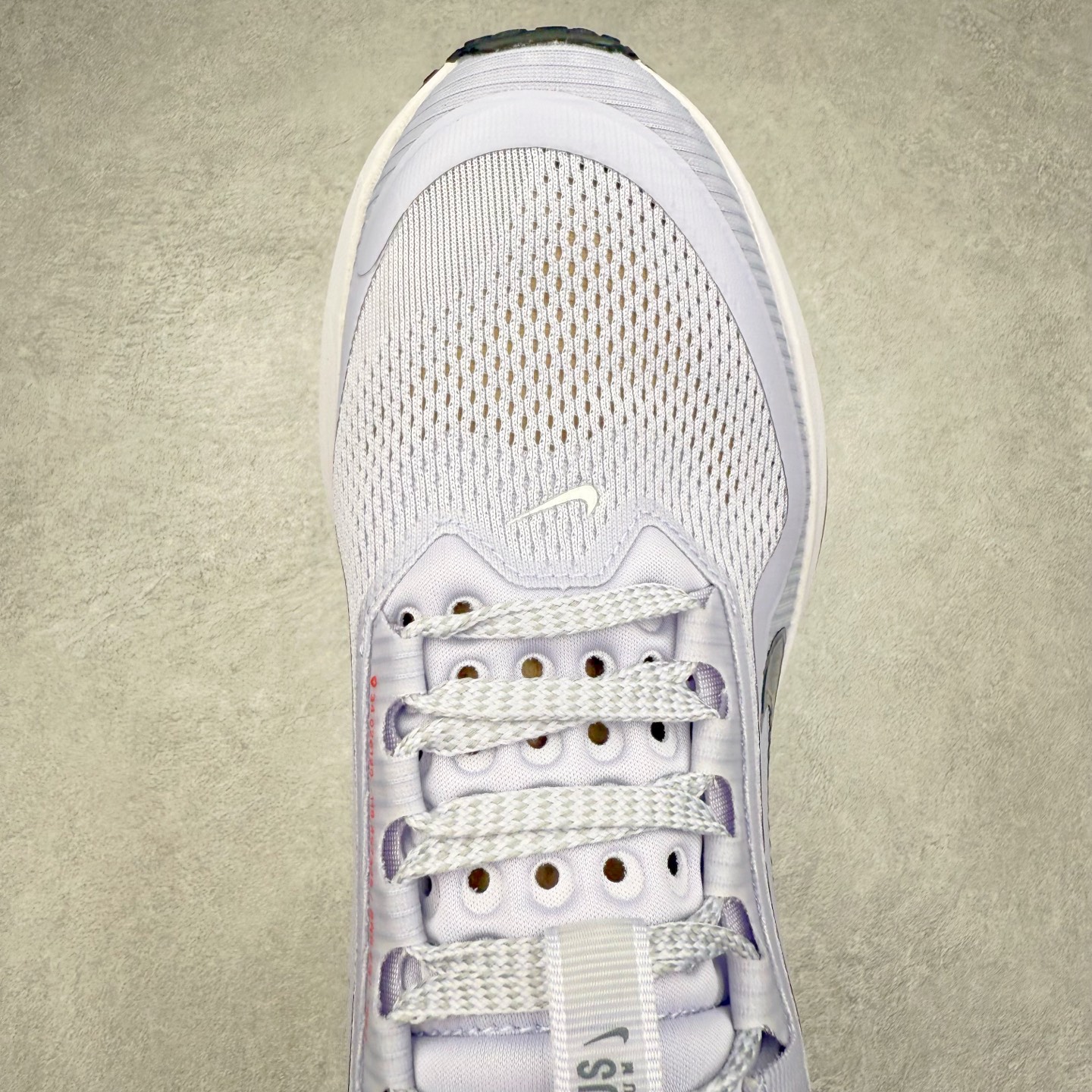 图片[4]-＃特价福利 NK Pegasus Premium 飞马全掌气垫跑步运动鞋 气垫的究极进化 NIKE2025新王炸 • 在特有Air科技加持下，耐克带来全新Pegasus Premium。这款跑鞋在传承耐克飞马（Pegasus）系列标志性的缓震功能的同时，将首次搭载耐克的塑型可视化Air Zoom气垫单元。• 塑型Air Zoom气垫单元贴合脚部的自然轮廓，帮助跑者在从后跟到脚趾的过渡中能够有效传递力量，带来一种前所未有的轻盈、顺畅回馈体验。中底采用ZoomX泡绵，后跟则使用ReactX泡绵，为跑者提供稳定流畅的推进感。• 塑型可视化Air Zoom气垫单元和精心配置的泡绵组合，让Pegasus Premium成为耐克飞马系列中颇具能量回馈的鞋款。• 全新Pegasus Premium不仅展示了耐克势头强劲的创新周期，证明了其特有的Air科技的强大实力，更体现了耐克倾听和服务运动员的能力。尺码：36 37.5 38 39 40 41 42 43 44 45-选品中心