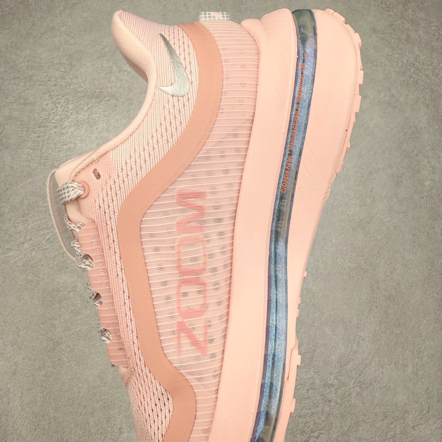 图片[7]-＃特价福利 NK Pegasus Premium 飞马全掌气垫跑步运动鞋 气垫的究极进化 NIKE2025新王炸 • 在特有Air科技加持下，耐克带来全新Pegasus Premium。这款跑鞋在传承耐克飞马（Pegasus）系列标志性的缓震功能的同时，将首次搭载耐克的塑型可视化Air Zoom气垫单元。• 塑型Air Zoom气垫单元贴合脚部的自然轮廓，帮助跑者在从后跟到脚趾的过渡中能够有效传递力量，带来一种前所未有的轻盈、顺畅回馈体验。中底采用ZoomX泡绵，后跟则使用ReactX泡绵，为跑者提供稳定流畅的推进感。• 塑型可视化Air Zoom气垫单元和精心配置的泡绵组合，让Pegasus Premium成为耐克飞马系列中颇具能量回馈的鞋款。• 全新Pegasus Premium不仅展示了耐克势头强劲的创新周期，证明了其特有的Air科技的强大实力，更体现了耐克倾听和服务运动员的能力。尺码：36 37.5 38 39 40 41 42 43 44 45-选品中心