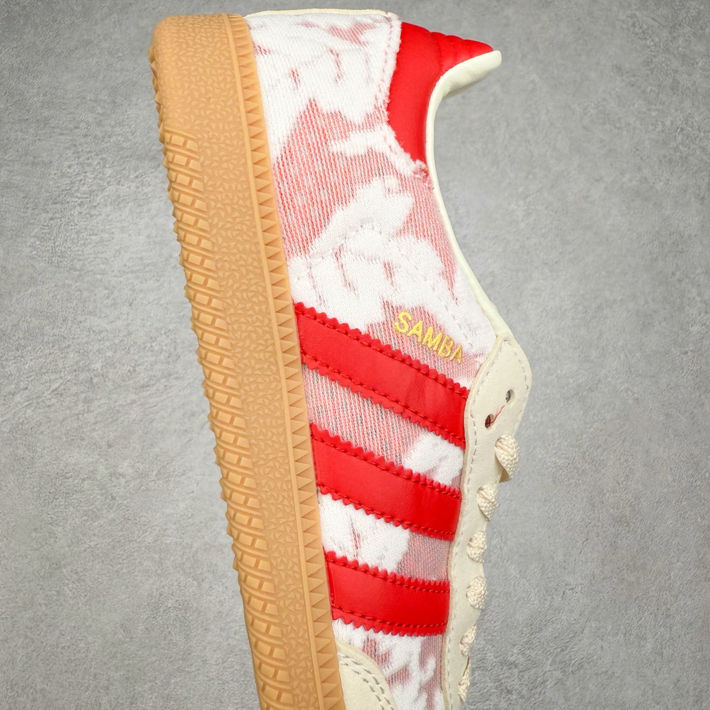 图片[6]-AD Original Samba OG 复古经典轻便板鞋 JR8841 这款桑巴鞋展示了高质量的工艺 带有装饰的超锁缝制和无缝的手感 柔软、柔软的皮革造型和标志性的3条纹完成了精致的外观 正规合身鞋带 鞋面上有绒面鞋垫 橡胶鞋底 享受正畸套筒软感 自50年代首次亮相以来就一直在赢得粉丝的青睐 尺码：36 36.5 37.5 38 38.5 39 40 40.5 41 42 42.5 43 44 44.5 45-选品中心