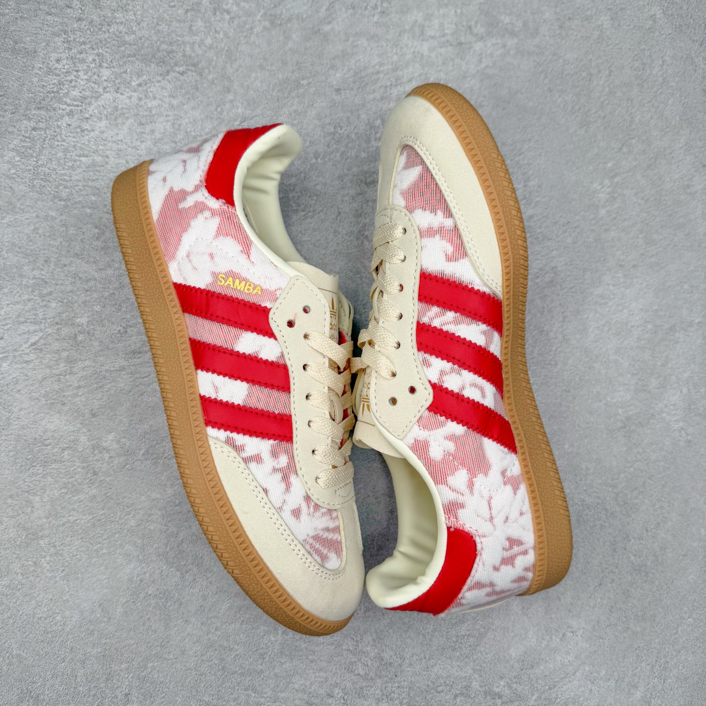 图片[3]-AD Original Samba OG 复古经典轻便板鞋 JR8841 这款桑巴鞋展示了高质量的工艺 带有装饰的超锁缝制和无缝的手感 柔软、柔软的皮革造型和标志性的3条纹完成了精致的外观 正规合身鞋带 鞋面上有绒面鞋垫 橡胶鞋底 享受正畸套筒软感 自50年代首次亮相以来就一直在赢得粉丝的青睐 尺码：36 36.5 37.5 38 38.5 39 40 40.5 41 42 42.5 43 44 44.5 45-选品中心