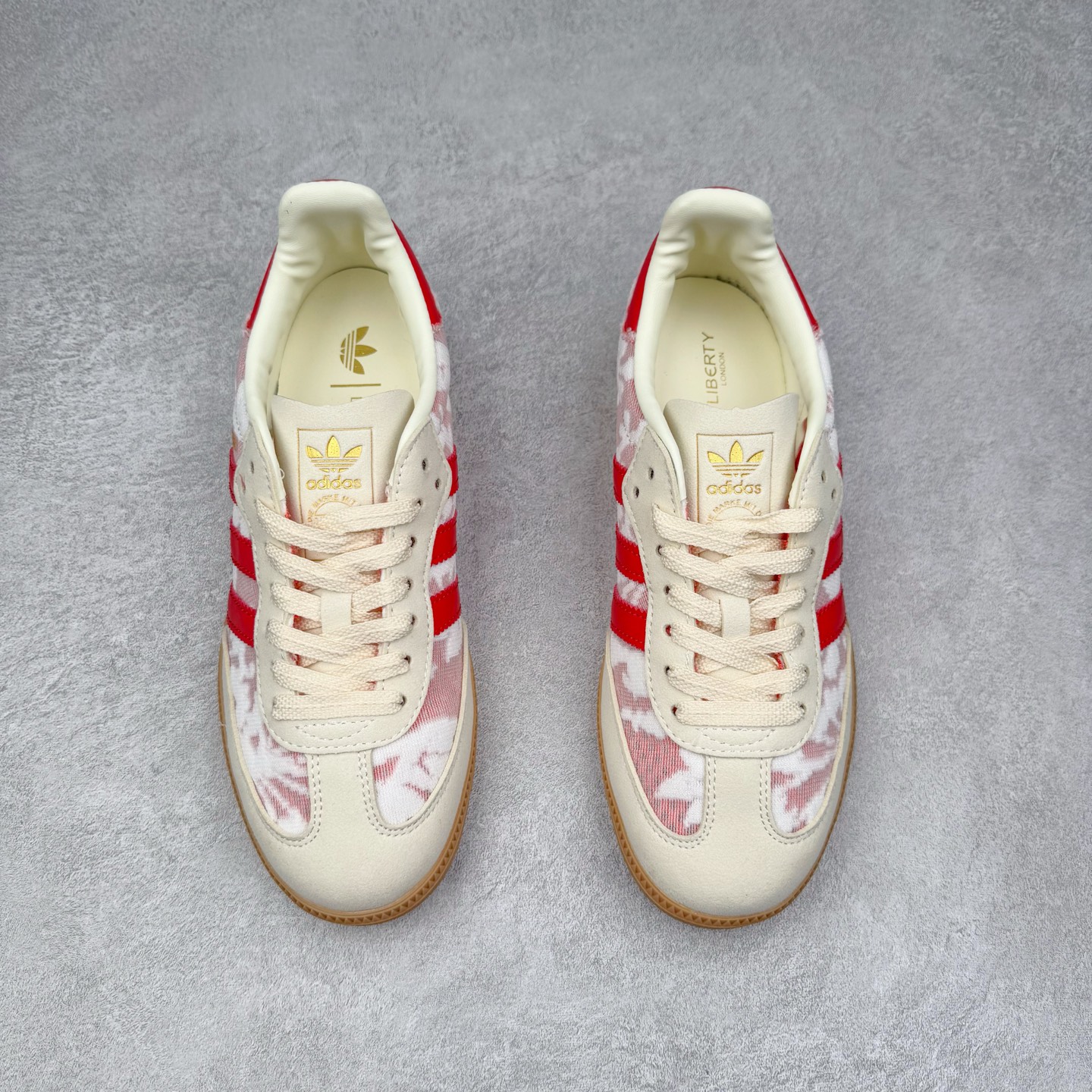 图片[2]-AD Original Samba OG 复古经典轻便板鞋 JR8841 这款桑巴鞋展示了高质量的工艺 带有装饰的超锁缝制和无缝的手感 柔软、柔软的皮革造型和标志性的3条纹完成了精致的外观 正规合身鞋带 鞋面上有绒面鞋垫 橡胶鞋底 享受正畸套筒软感 自50年代首次亮相以来就一直在赢得粉丝的青睐 尺码：36 36.5 37.5 38 38.5 39 40 40.5 41 42 42.5 43 44 44.5 45-选品中心