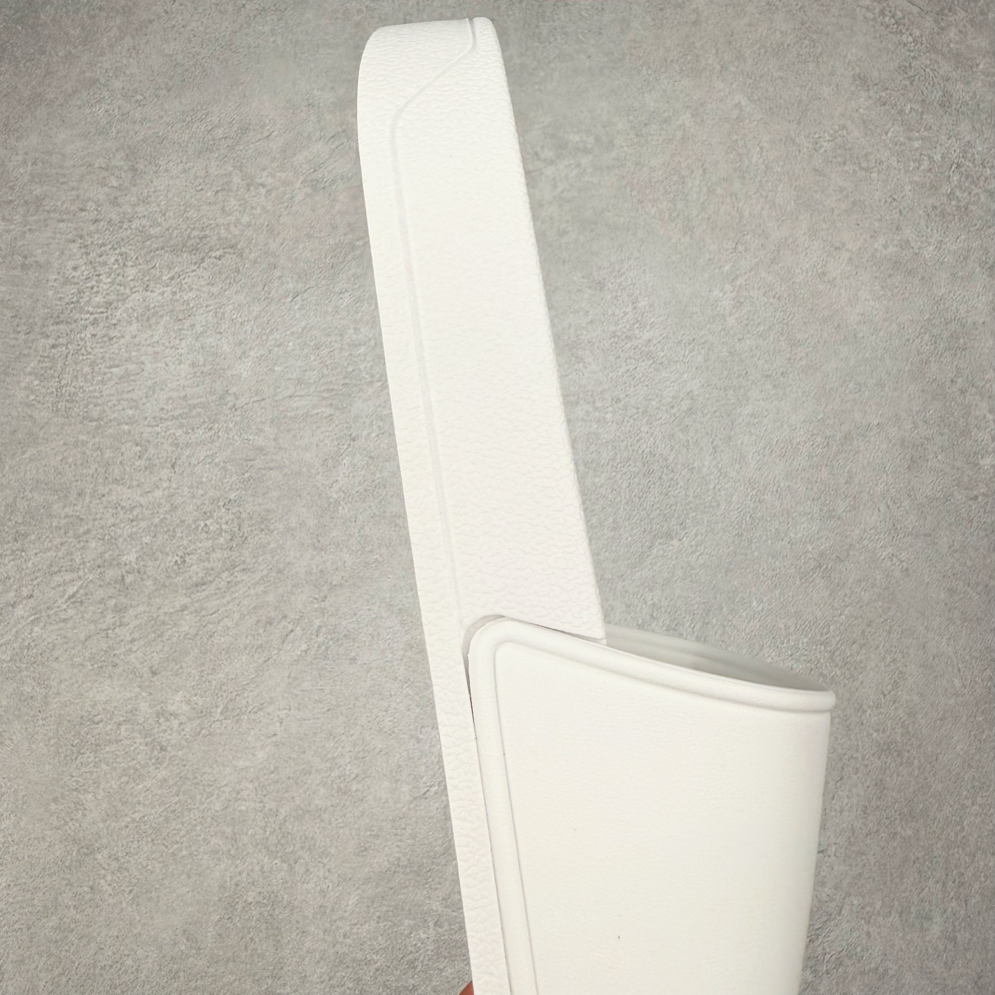 图片[6]-＃HP Arcteryx SYLAN 始祖鸟舒适防滑防磨一字拖鞋 男女同款 Arcteryx中文名始祖鸟 加拿大户外服饰品牌 1989年创立于加拿大温哥华 始祖鸟来自加拿大海岸山脉 植根高山的专业户外品牌 始终秉承对精湛设计和工艺孜孜以求的准则 从1989年创立至今 Arcteryx始终不断在产品设计与做工上不惜工本 以满足始祖鸟的标准 品质、设计以及精简的理念造就了其良好的性能 并能满足严苛环境下的使用需求 尺码：39 40 41 42 43 44 45-选品中心