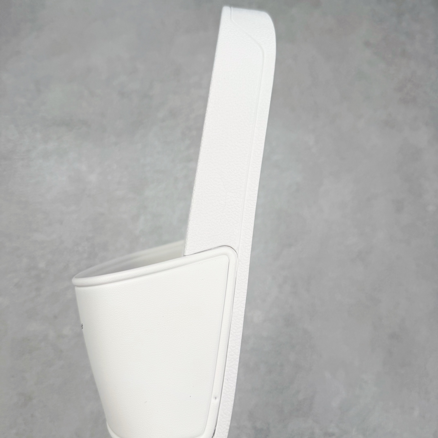 图片[7]-＃HP Arcteryx SYLAN 始祖鸟舒适防滑防磨一字拖鞋 男女同款 Arcteryx中文名始祖鸟 加拿大户外服饰品牌 1989年创立于加拿大温哥华 始祖鸟来自加拿大海岸山脉 植根高山的专业户外品牌 始终秉承对精湛设计和工艺孜孜以求的准则 从1989年创立至今 Arcteryx始终不断在产品设计与做工上不惜工本 以满足始祖鸟的标准 品质、设计以及精简的理念造就了其良好的性能 并能满足严苛环境下的使用需求 尺码：39 40 41 42 43 44 45-选品中心