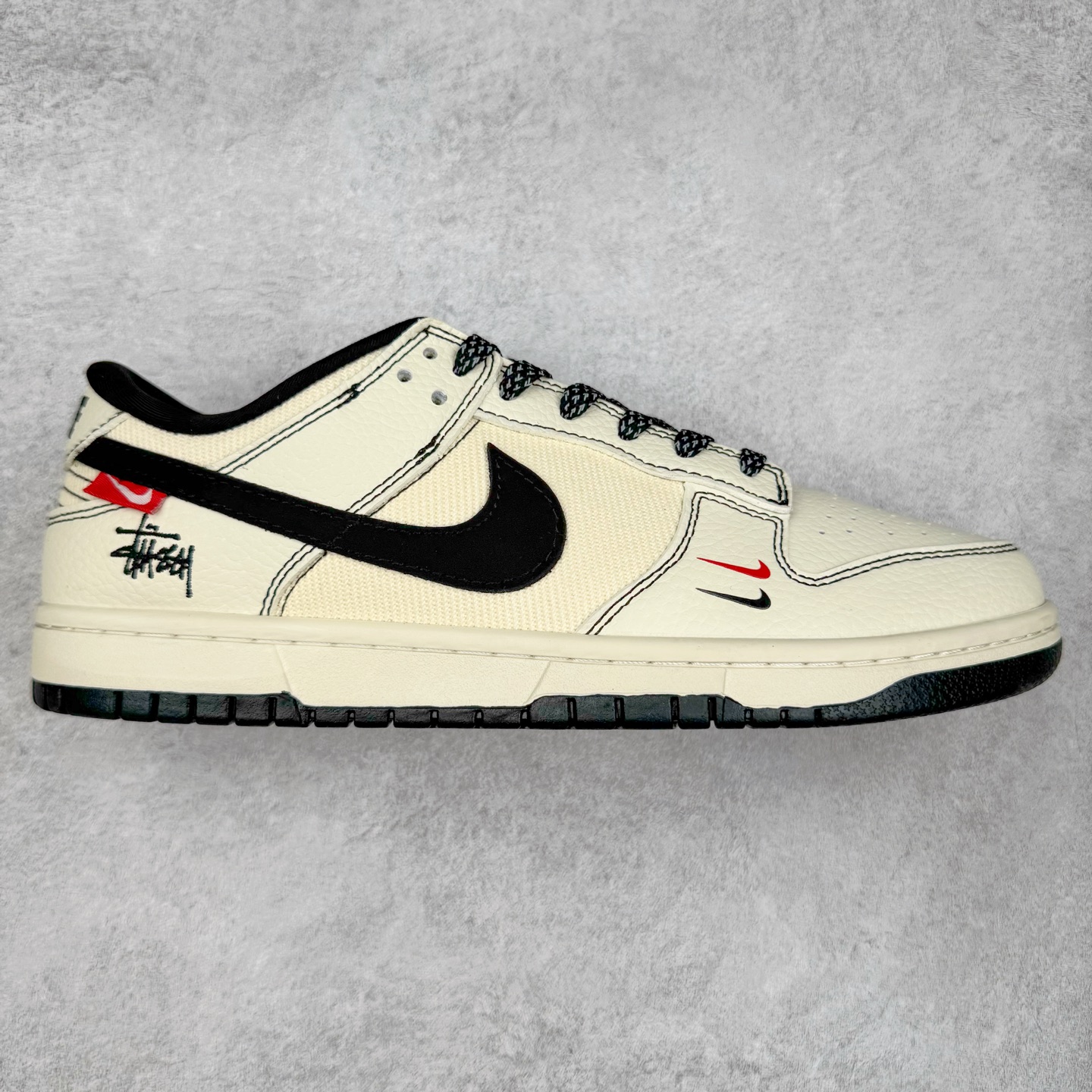 NK Dunk Low 定制配色 SC9207-425 大厂出品 极力推荐 原装头层材料 独家版型蒸餾加工帶來的是更好的视觉和脚感体验大厂纯原品质出货 清洁度 电绣工艺 皮料切割干净无任何毛边 细节完美 实拍调校N版已经零色差零失真 百分百还原实物色彩所见即所得 不存在货不对板色差等低级问题 选购参考实物拍摄 不混卖不参货 只用心做好货严格选品 承诺混一赔十 尺码：36 36.5 37.5 38 38.5 39 40 40.5 41 42 42.5 43 44 44.5 45-选品中心