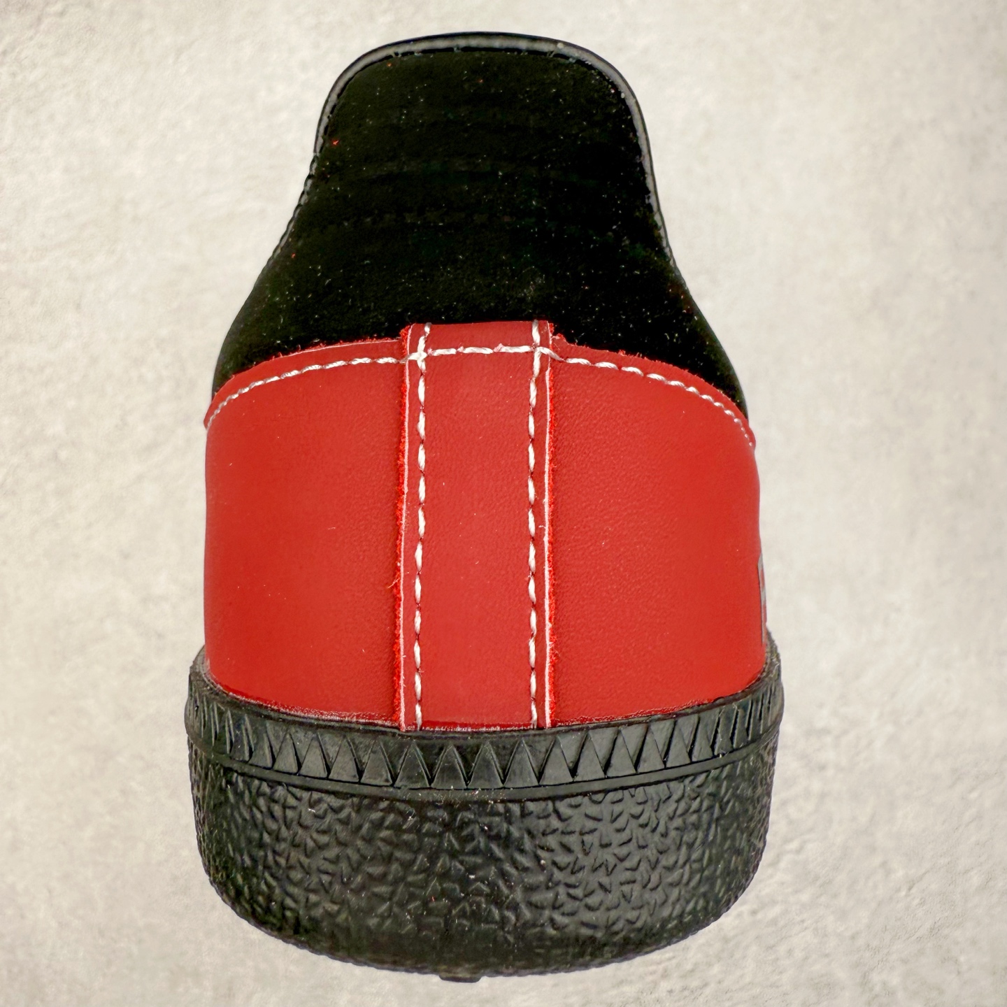 图片[8]-＃C2 AD Original Samba OG 复古经典轻便板鞋 定制配色 XR0007 这款桑巴鞋展示了高质量的工艺 带有装饰的超锁缝制和无缝的手感 柔软、柔软的皮革造型和标志性的3条纹完成了精致的外观 正规合身鞋带 鞋面上有绒面鞋垫 橡胶鞋底 享受正畸套筒软感 自50年代首次亮相以来就一直在赢得粉丝的青睐 尺码：36 36.5 37.5 38 38.5 39 40 40.5 41 42 42.5 43 44 44.5 45-选品中心