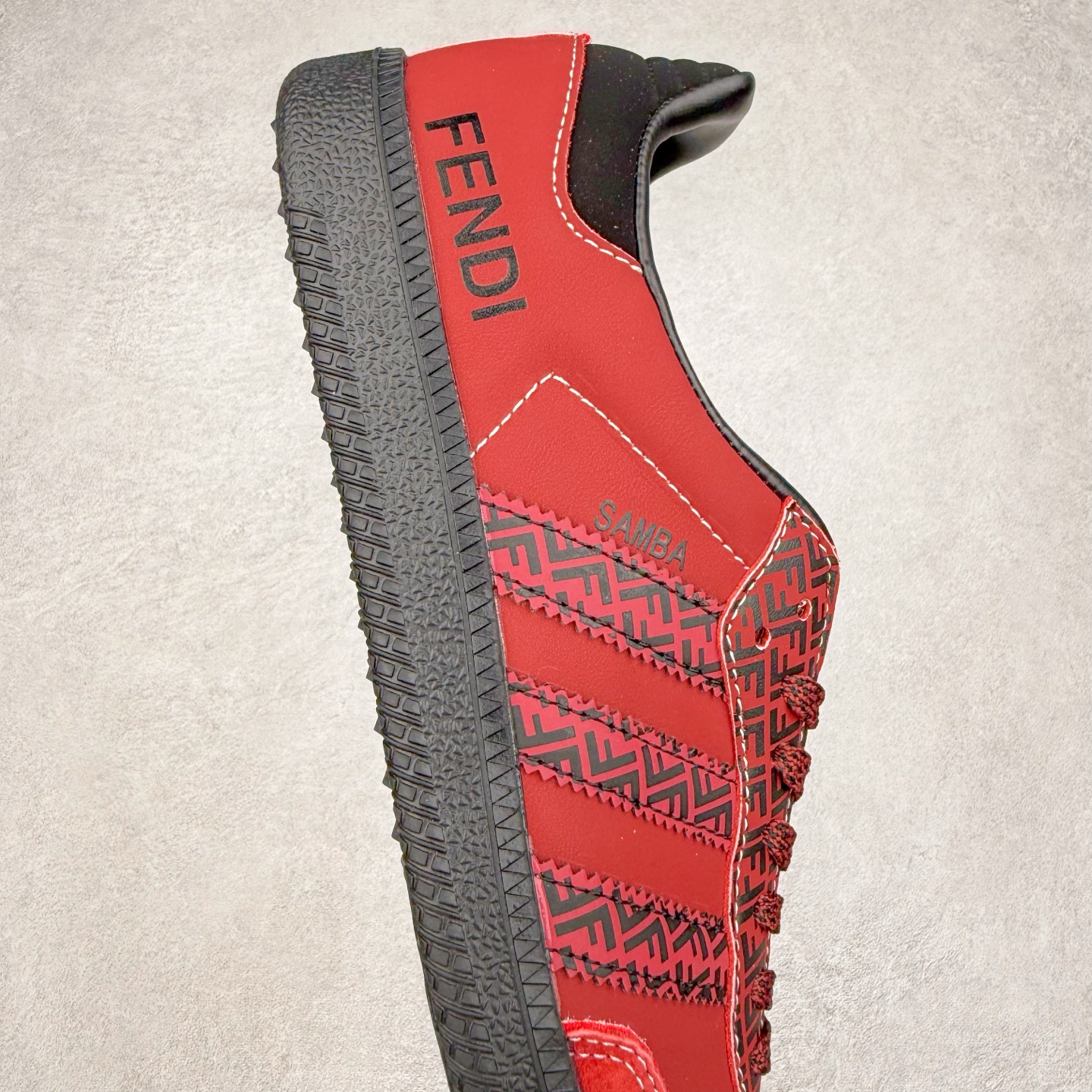 图片[6]-＃C2 AD Original Samba OG 复古经典轻便板鞋 定制配色 XR0007 这款桑巴鞋展示了高质量的工艺 带有装饰的超锁缝制和无缝的手感 柔软、柔软的皮革造型和标志性的3条纹完成了精致的外观 正规合身鞋带 鞋面上有绒面鞋垫 橡胶鞋底 享受正畸套筒软感 自50年代首次亮相以来就一直在赢得粉丝的青睐 尺码：36 36.5 37.5 38 38.5 39 40 40.5 41 42 42.5 43 44 44.5 45-选品中心