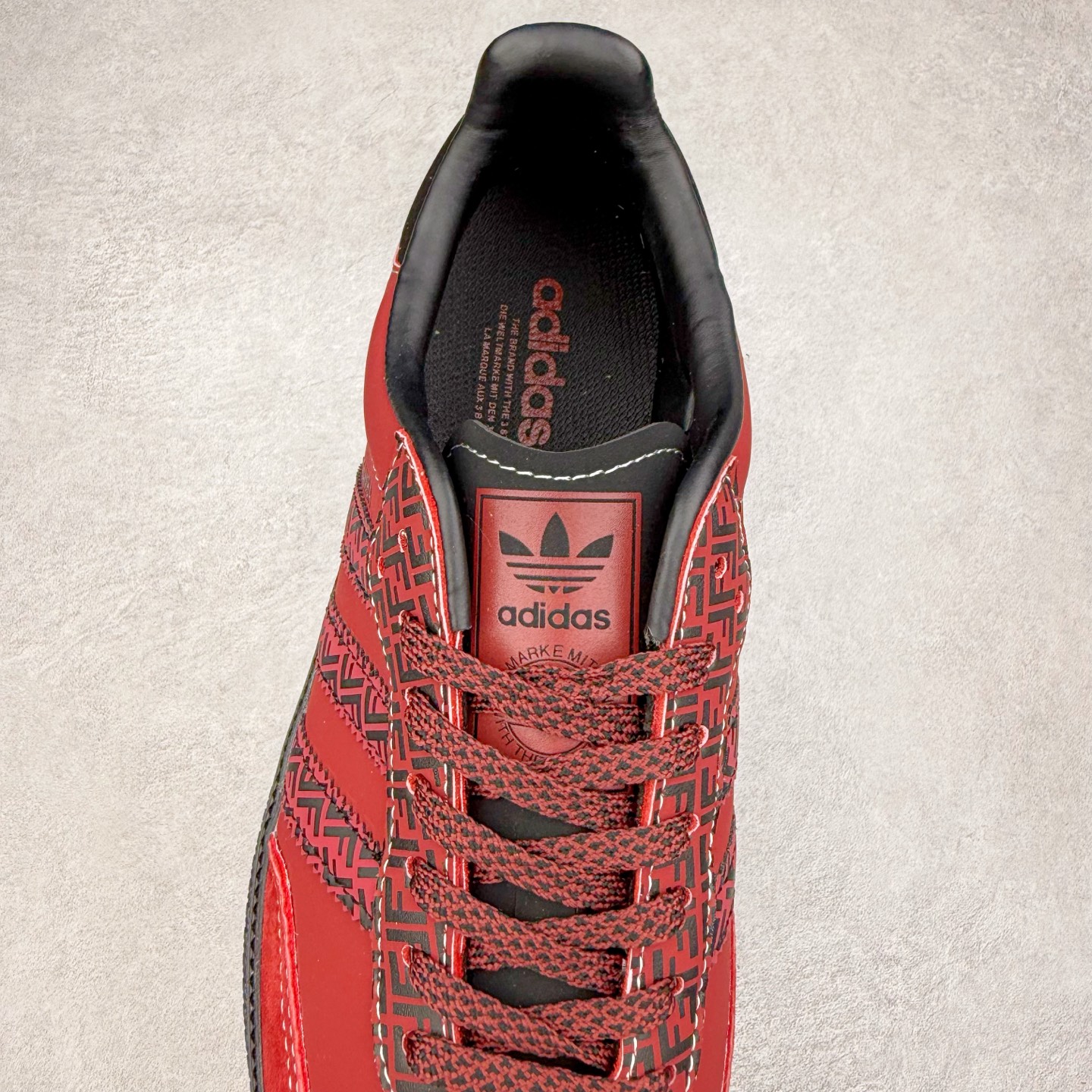 图片[5]-＃C2 AD Original Samba OG 复古经典轻便板鞋 定制配色 XR0007 这款桑巴鞋展示了高质量的工艺 带有装饰的超锁缝制和无缝的手感 柔软、柔软的皮革造型和标志性的3条纹完成了精致的外观 正规合身鞋带 鞋面上有绒面鞋垫 橡胶鞋底 享受正畸套筒软感 自50年代首次亮相以来就一直在赢得粉丝的青睐 尺码：36 36.5 37.5 38 38.5 39 40 40.5 41 42 42.5 43 44 44.5 45-选品中心