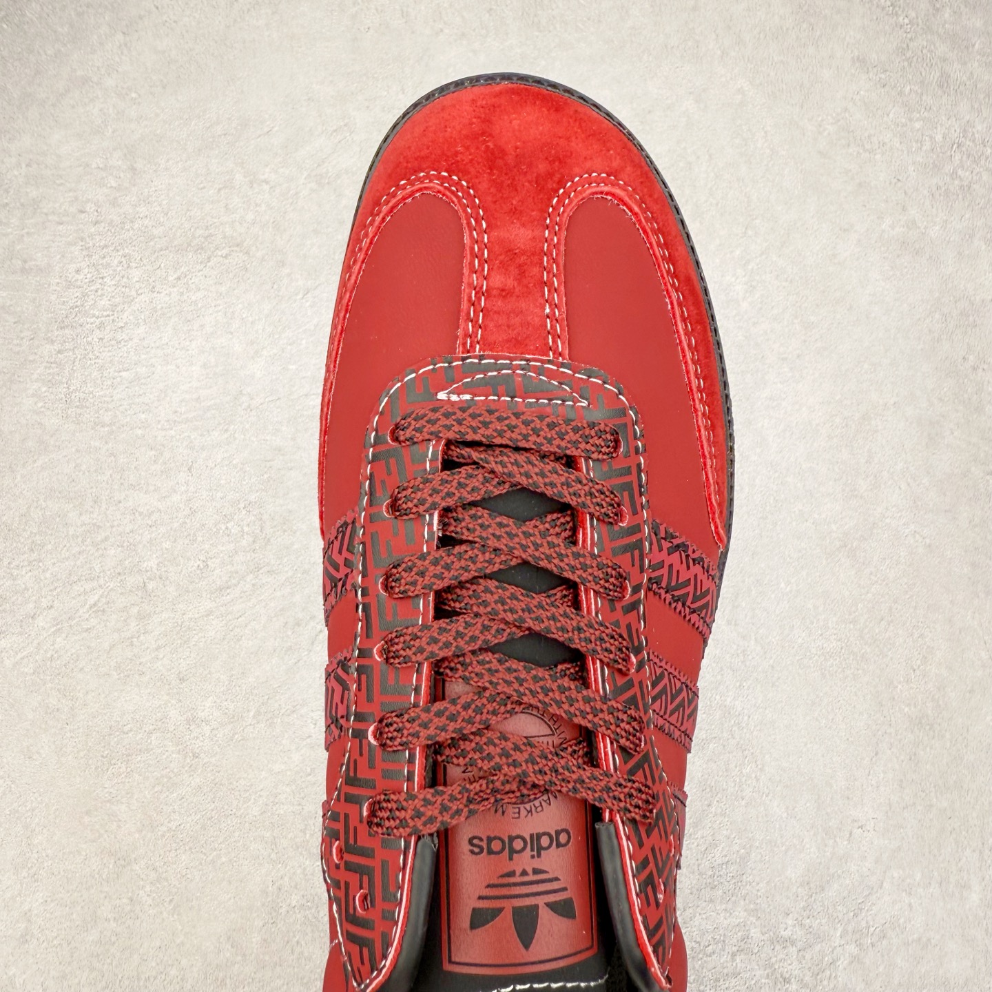 图片[4]-＃C2 AD Original Samba OG 复古经典轻便板鞋 定制配色 XR0007 这款桑巴鞋展示了高质量的工艺 带有装饰的超锁缝制和无缝的手感 柔软、柔软的皮革造型和标志性的3条纹完成了精致的外观 正规合身鞋带 鞋面上有绒面鞋垫 橡胶鞋底 享受正畸套筒软感 自50年代首次亮相以来就一直在赢得粉丝的青睐 尺码：36 36.5 37.5 38 38.5 39 40 40.5 41 42 42.5 43 44 44.5 45-选品中心