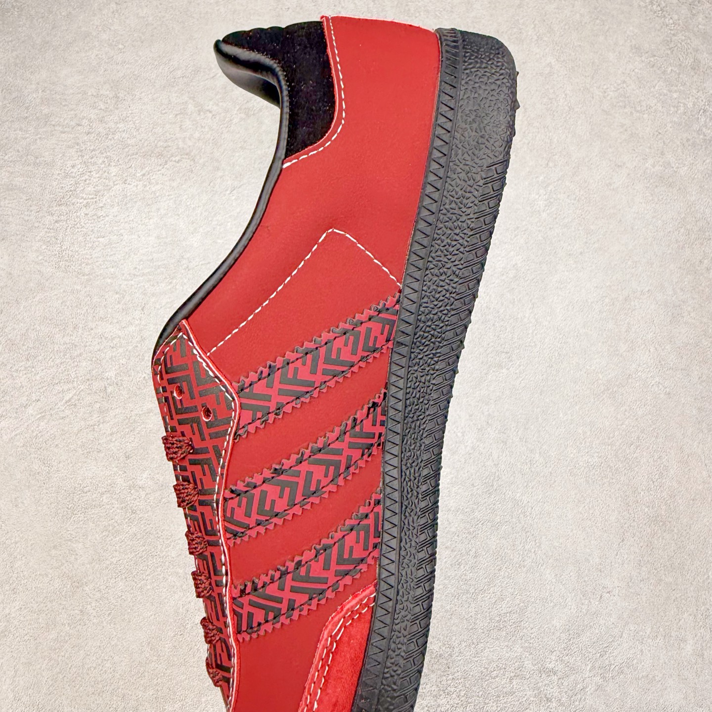 图片[7]-＃C2 AD Original Samba OG 复古经典轻便板鞋 定制配色 XR0007 这款桑巴鞋展示了高质量的工艺 带有装饰的超锁缝制和无缝的手感 柔软、柔软的皮革造型和标志性的3条纹完成了精致的外观 正规合身鞋带 鞋面上有绒面鞋垫 橡胶鞋底 享受正畸套筒软感 自50年代首次亮相以来就一直在赢得粉丝的青睐 尺码：36 36.5 37.5 38 38.5 39 40 40.5 41 42 42.5 43 44 44.5 45-选品中心