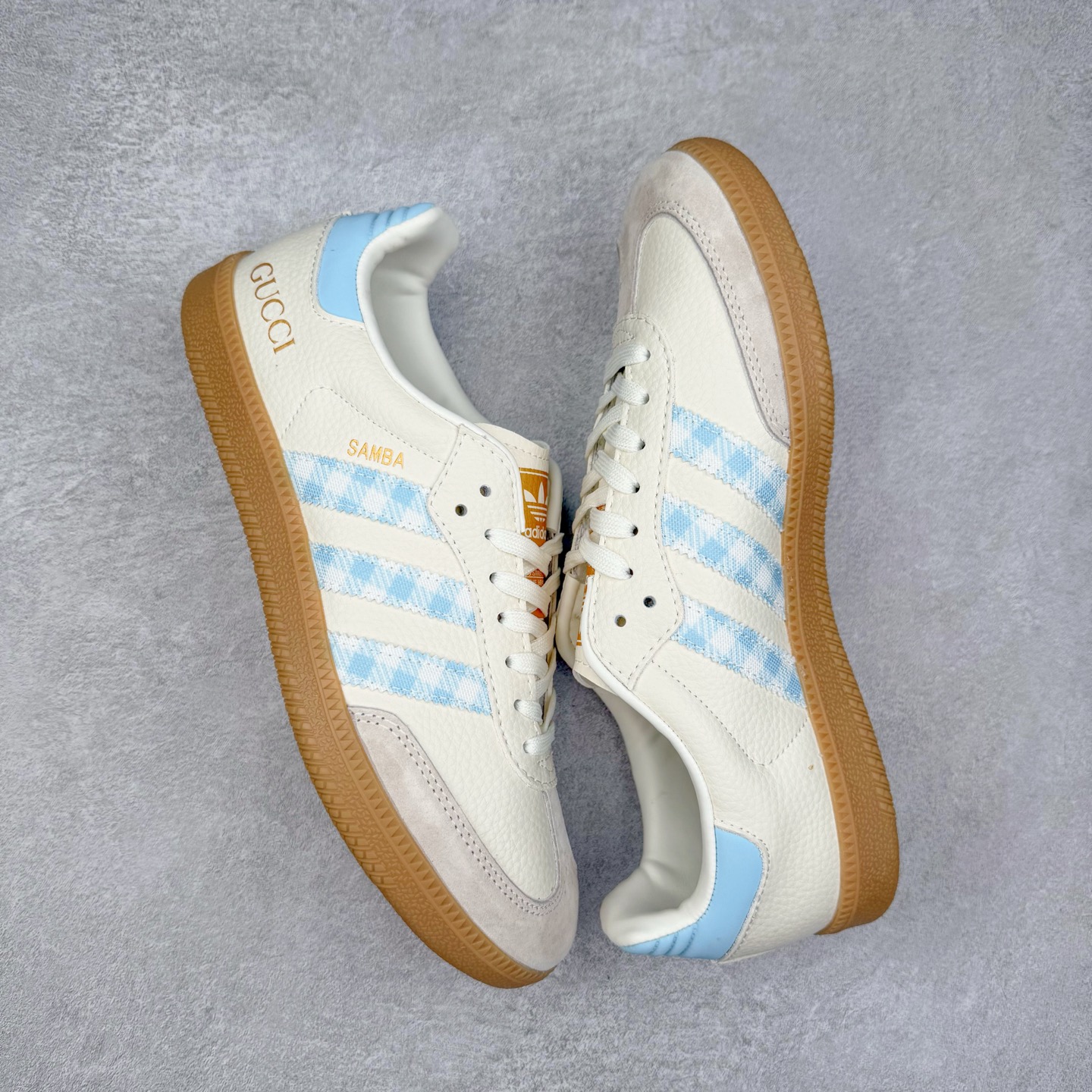 图片[3]-＃C2 AD Original Samba OG 复古经典轻便板鞋 定制配色 XR0010 这款桑巴鞋展示了高质量的工艺 带有装饰的超锁缝制和无缝的手感 柔软、柔软的皮革造型和标志性的3条纹完成了精致的外观 正规合身鞋带 鞋面上有绒面鞋垫 橡胶鞋底 享受正畸套筒软感 自50年代首次亮相以来就一直在赢得粉丝的青睐 尺码：36 36.5 37.5 38 38.5 39 40 40.5 41 42 42.5 43 44 44.5 45-选品中心