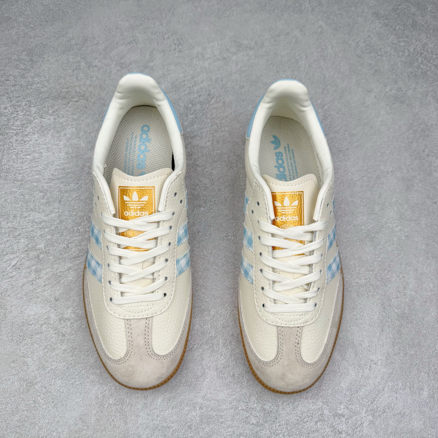 图片[2]-＃C2 AD Original Samba OG 复古经典轻便板鞋 定制配色 XR0010 这款桑巴鞋展示了高质量的工艺 带有装饰的超锁缝制和无缝的手感 柔软、柔软的皮革造型和标志性的3条纹完成了精致的外观 正规合身鞋带 鞋面上有绒面鞋垫 橡胶鞋底 享受正畸套筒软感 自50年代首次亮相以来就一直在赢得粉丝的青睐 尺码：36 36.5 37.5 38 38.5 39 40 40.5 41 42 42.5 43 44 44.5 45-选品中心