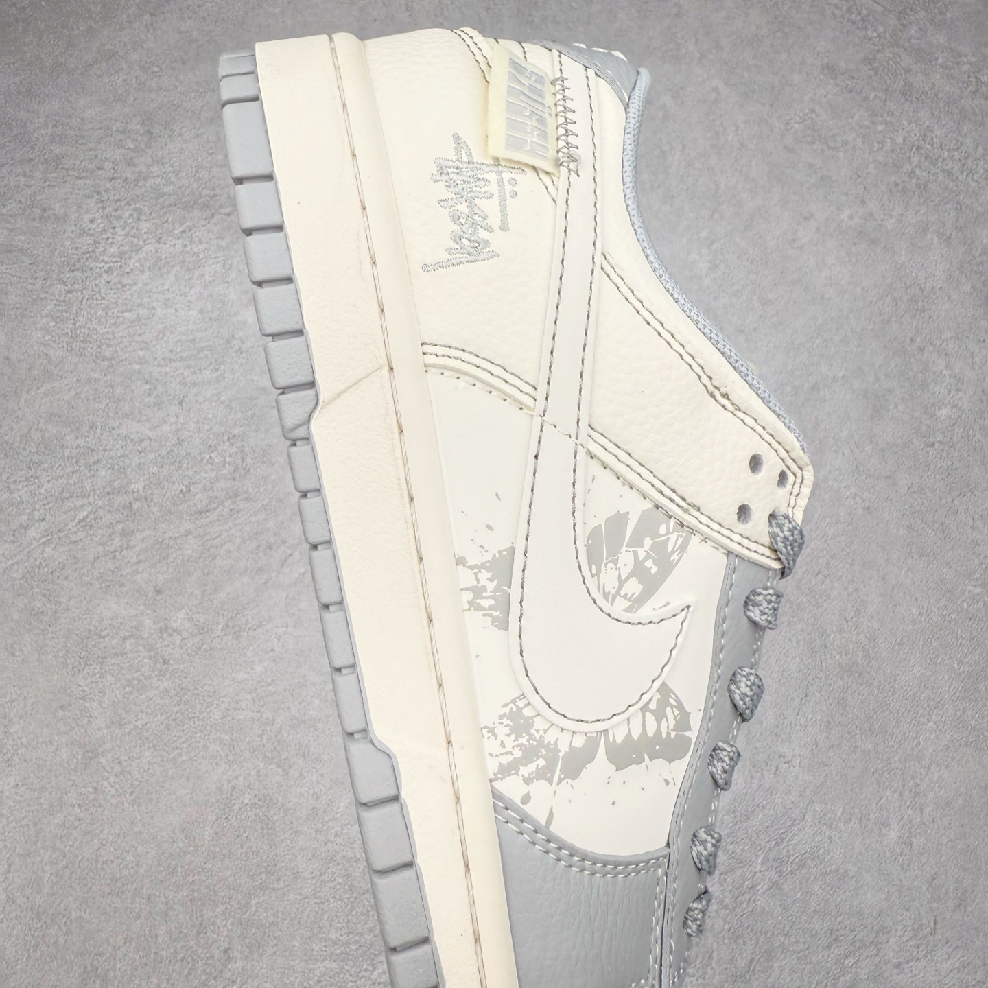 图片[6]-NK Dunk Low 定制配色 DJ2024-120 大厂出品 极力推荐 原装头层材料 独家版型蒸餾加工帶來的是更好的视觉和脚感体验大厂纯原品质出货 清洁度 电绣工艺 皮料切割干净无任何毛边 细节完美 实拍调校N版已经零色差零失真 百分百还原实物色彩所见即所得 不存在货不对板色差等低级问题 选购参考实物拍摄 不混卖不参货 只用心做好货严格选品 承诺混一赔十 尺码：36 36.5 37.5 38 38.5 39 40 40.5 41 42 42.5 43 44 44.5 45-选品中心