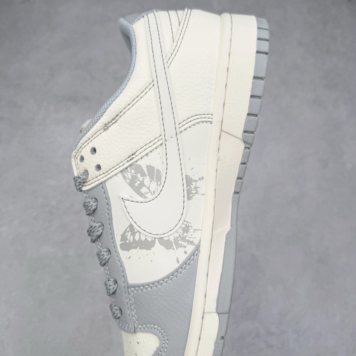 图片[7]-NK Dunk Low 定制配色 DJ2024-120 大厂出品 极力推荐 原装头层材料 独家版型蒸餾加工帶來的是更好的视觉和脚感体验大厂纯原品质出货 清洁度 电绣工艺 皮料切割干净无任何毛边 细节完美 实拍调校N版已经零色差零失真 百分百还原实物色彩所见即所得 不存在货不对板色差等低级问题 选购参考实物拍摄 不混卖不参货 只用心做好货严格选品 承诺混一赔十 尺码：36 36.5 37.5 38 38.5 39 40 40.5 41 42 42.5 43 44 44.5 45-选品中心