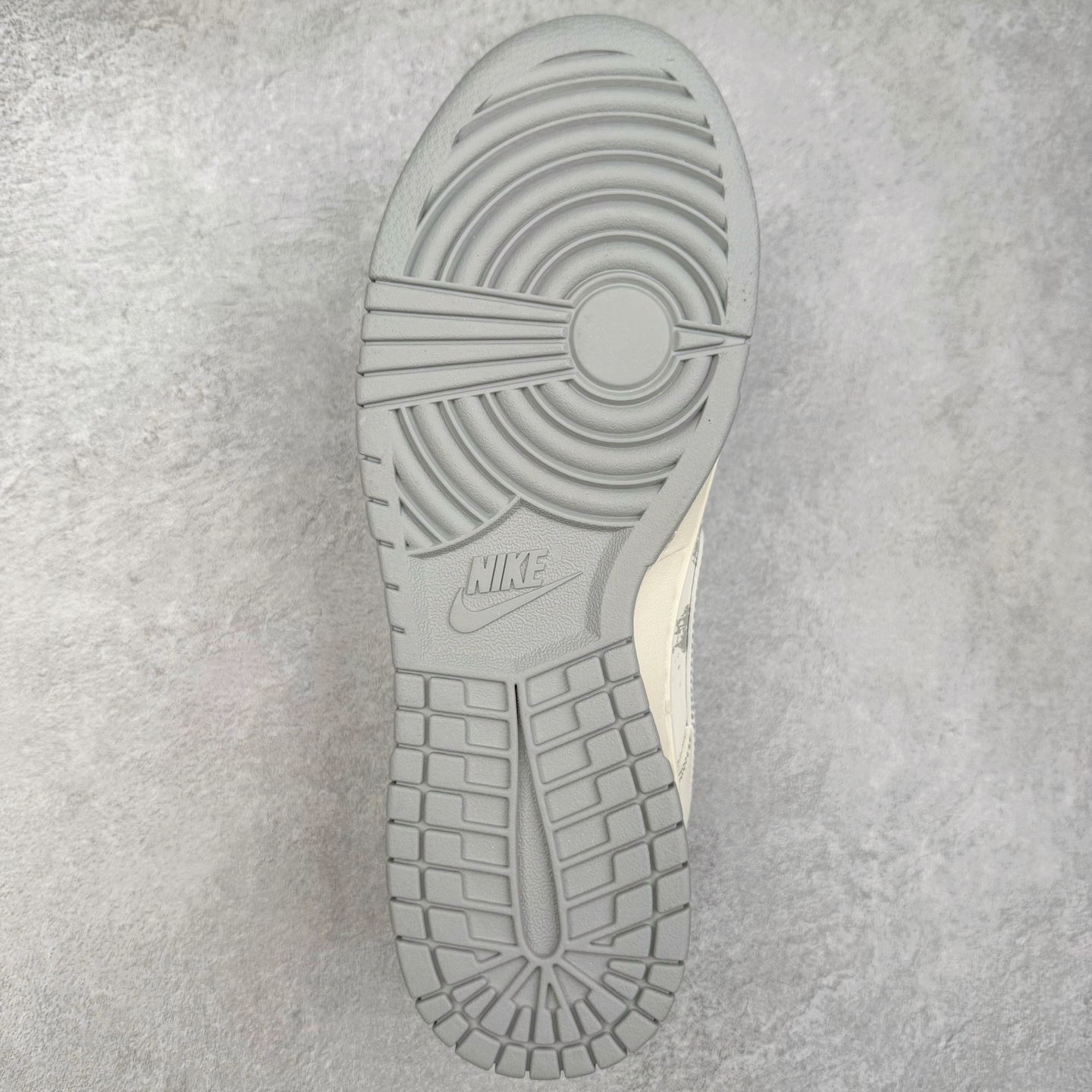 图片[9]-NK Dunk Low 定制配色 DJ2024-120 大厂出品 极力推荐 原装头层材料 独家版型蒸餾加工帶來的是更好的视觉和脚感体验大厂纯原品质出货 清洁度 电绣工艺 皮料切割干净无任何毛边 细节完美 实拍调校N版已经零色差零失真 百分百还原实物色彩所见即所得 不存在货不对板色差等低级问题 选购参考实物拍摄 不混卖不参货 只用心做好货严格选品 承诺混一赔十 尺码：36 36.5 37.5 38 38.5 39 40 40.5 41 42 42.5 43 44 44.5 45-选品中心