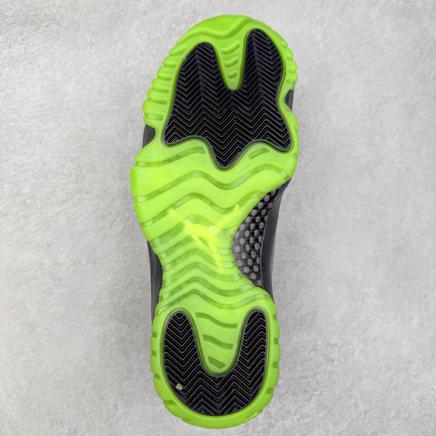 图片[9]-＃头层真碳福利 Air Jordan AJ11 系列 黑绿 IB1378-001 原盒原配 原鞋开模 鞋型零差距 正确中底 正确背垫刷胶 正确注胶孔 钢印加持 真实原厂碳纤 尺码：36 36.5 37.5 38 38.5 39 40 40.5 41 42 42.5 43 44 44.5 45 46-选品中心