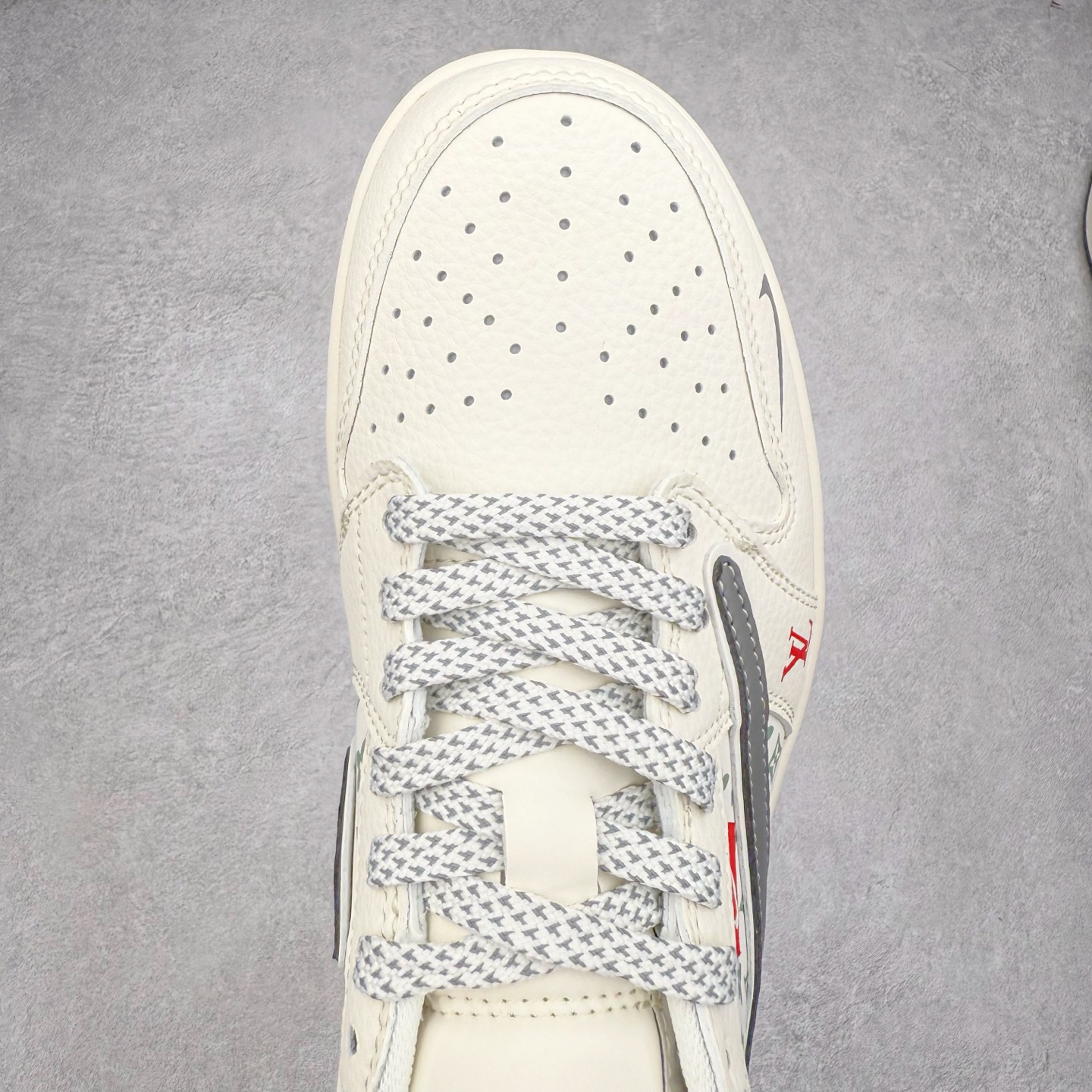 图片[4]-TS x Air Jordan AJ1 Low 倒钩低帮联名定制配色 YX5066-336 原厂内置气垫魔块 A模大底 头层小牛皮 鞋舌AJ原厂专用牛津布+AJ专用反口珍珠布+原厂无杂质高弹内里海棉+特殊封边弹力鞋带 实拍调校N版已经零色差零失真 百分百还原实物色彩所见即所得 不存在货不对板色差等低级问题 选购参考实物拍摄 不混卖不参货 只用心做好货严格选品 承诺混一赔十 尺码：36 36.5 37.5 38 38.5 39 40 40.5 41 42 42.5 43 44 44.5 45-选品中心