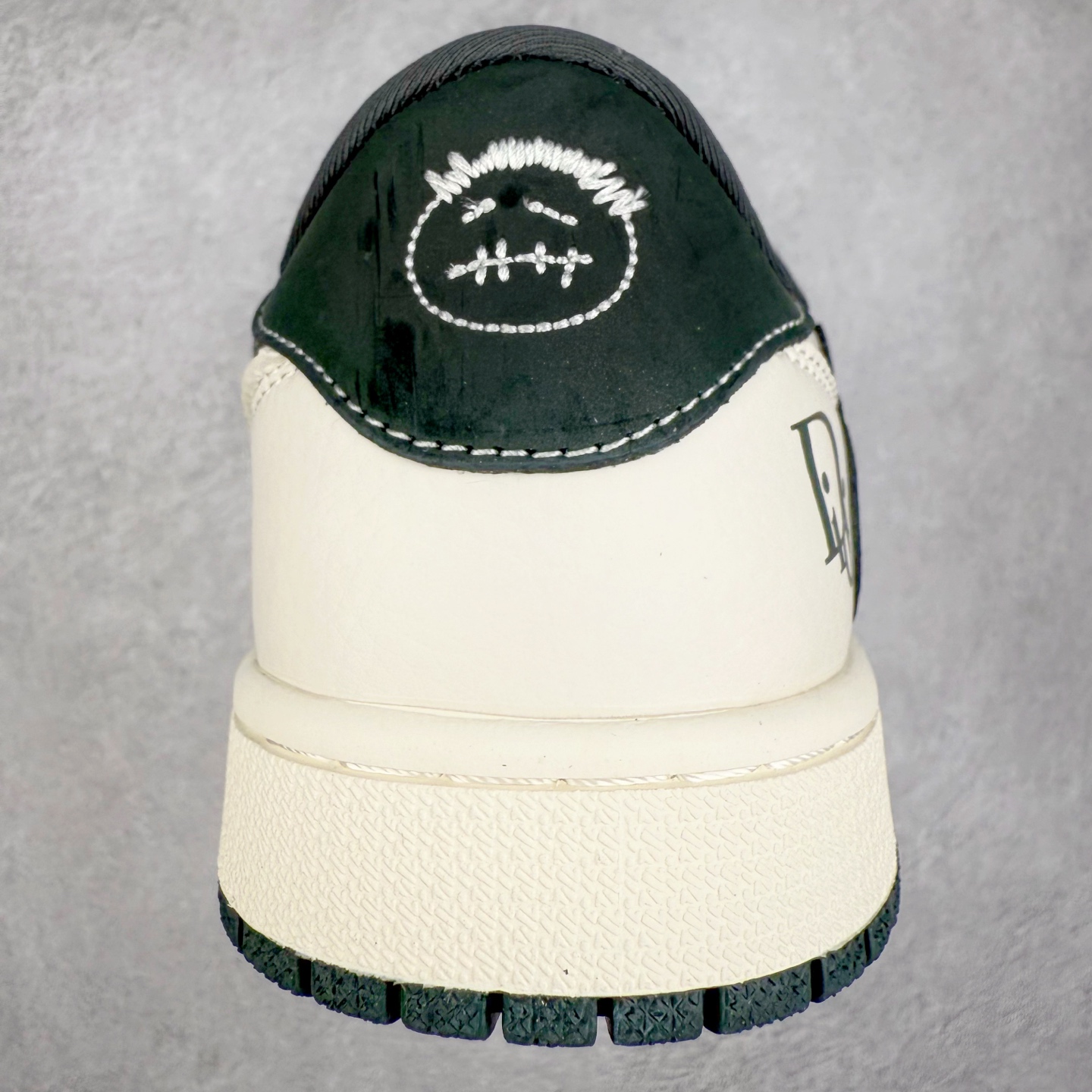 图片[8]-TS x Air Jordan AJ1 Low 倒钩低帮联名定制配色 LD2025-032 原厂内置气垫魔块 A模大底 头层小牛皮 鞋舌AJ原厂专用牛津布+AJ专用反口珍珠布+原厂无杂质高弹内里海棉+特殊封边弹力鞋带 实拍调校N版已经零色差零失真 百分百还原实物色彩所见即所得 不存在货不对板色差等低级问题 选购参考实物拍摄 不混卖不参货 只用心做好货严格选品 承诺混一赔十 尺码：36 36.5 37.5 38 38.5 39 40 40.5 41 42 42.5 43 44 44.5 45-选品中心