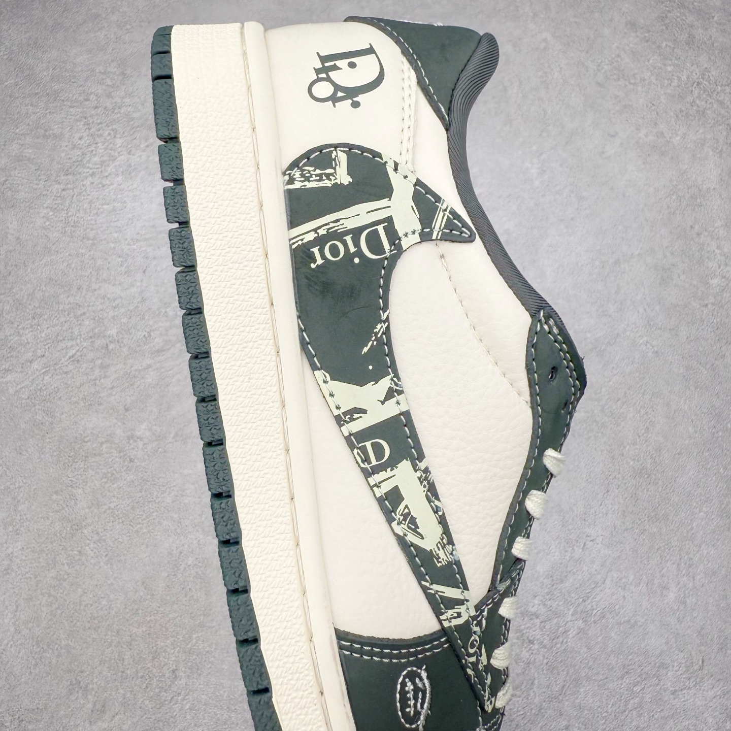 图片[6]-TS x Air Jordan AJ1 Low 倒钩低帮联名定制配色 LD2025-032 原厂内置气垫魔块 A模大底 头层小牛皮 鞋舌AJ原厂专用牛津布+AJ专用反口珍珠布+原厂无杂质高弹内里海棉+特殊封边弹力鞋带 实拍调校N版已经零色差零失真 百分百还原实物色彩所见即所得 不存在货不对板色差等低级问题 选购参考实物拍摄 不混卖不参货 只用心做好货严格选品 承诺混一赔十 尺码：36 36.5 37.5 38 38.5 39 40 40.5 41 42 42.5 43 44 44.5 45-选品中心