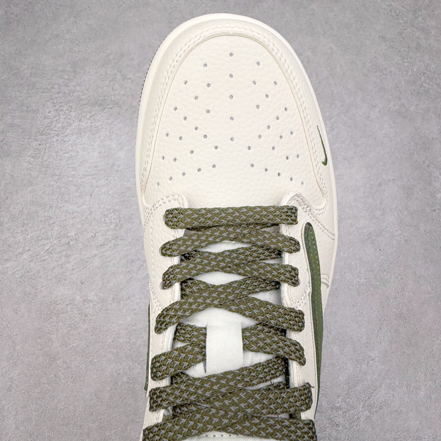 图片[4]-TS x Air Jordan AJ1 Low 倒钩低帮联名定制配色 ST5696-263 原厂内置气垫魔块 A模大底 头层小牛皮 鞋舌AJ原厂专用牛津布+AJ专用反口珍珠布+原厂无杂质高弹内里海棉+特殊封边弹力鞋带 实拍调校N版已经零色差零失真 百分百还原实物色彩所见即所得 不存在货不对板色差等低级问题 选购参考实物拍摄 不混卖不参货 只用心做好货严格选品 承诺混一赔十 尺码：36 36.5 37.5 38 38.5 39 40 40.5 41 42 42.5 43 44 44.5 45-选品中心