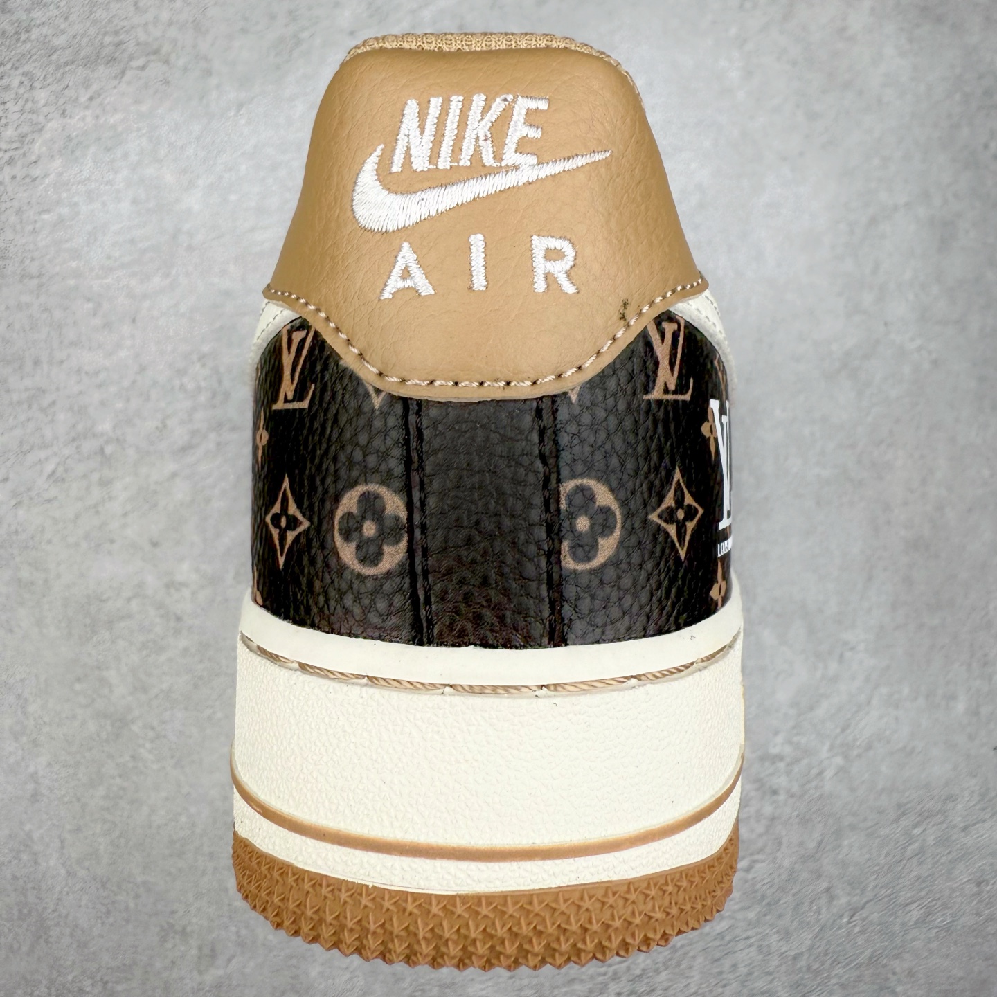 图片[8]-NK Air Force 1´07 Low 空军一号低帮百搭休闲运动板鞋 LW9279-009 柔软、弹性十足的缓震性能和出色的中底设计 横跨复古与现代的外型结合 造就出风靡全球 三十多年的Force 1 直到今天还深受青睐 实拍调校N版已经零色差零失真 百分百还原实物色彩所见即所得 不存在货不对板色差等低级问题 选购参考实物拍摄 不混卖不参货 只用心做好货严格选品 承诺混一赔十 尺码：36 36.5 37.5 38 38.5 39 40 40.5 41 42 42.5 43 44 44.5 45-选品中心