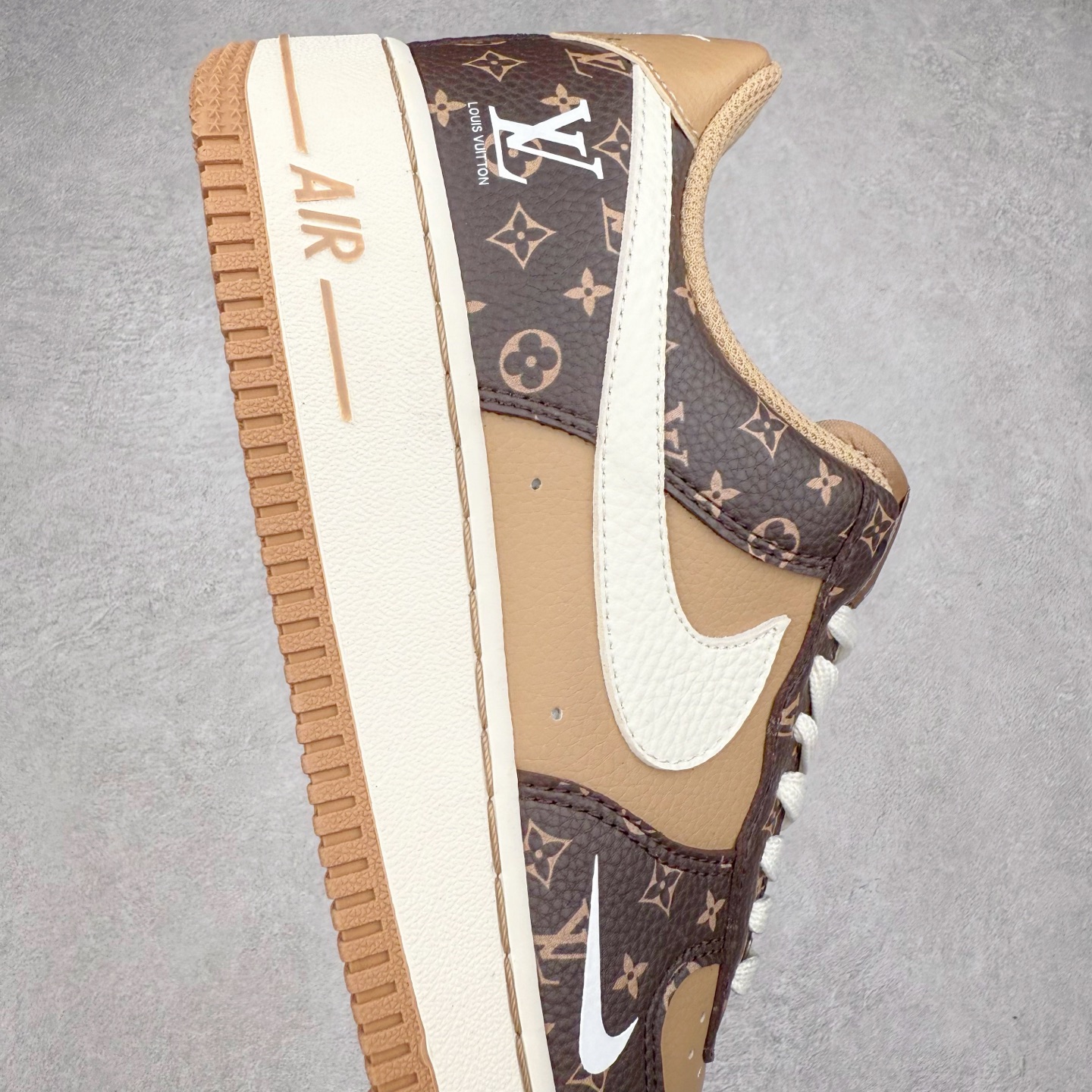 图片[6]-NK Air Force 1´07 Low 空军一号低帮百搭休闲运动板鞋 LW9279-009 柔软、弹性十足的缓震性能和出色的中底设计 横跨复古与现代的外型结合 造就出风靡全球 三十多年的Force 1 直到今天还深受青睐 实拍调校N版已经零色差零失真 百分百还原实物色彩所见即所得 不存在货不对板色差等低级问题 选购参考实物拍摄 不混卖不参货 只用心做好货严格选品 承诺混一赔十 尺码：36 36.5 37.5 38 38.5 39 40 40.5 41 42 42.5 43 44 44.5 45-选品中心