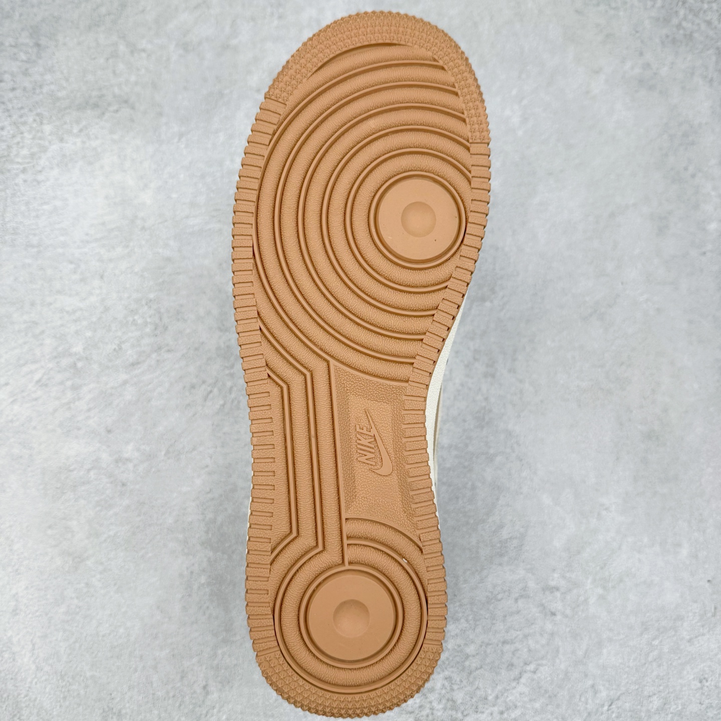 图片[9]-NK Air Force 1´07 Low 空军一号低帮百搭休闲运动板鞋 LW9279-009 柔软、弹性十足的缓震性能和出色的中底设计 横跨复古与现代的外型结合 造就出风靡全球 三十多年的Force 1 直到今天还深受青睐 实拍调校N版已经零色差零失真 百分百还原实物色彩所见即所得 不存在货不对板色差等低级问题 选购参考实物拍摄 不混卖不参货 只用心做好货严格选品 承诺混一赔十 尺码：36 36.5 37.5 38 38.5 39 40 40.5 41 42 42.5 43 44 44.5 45-选品中心