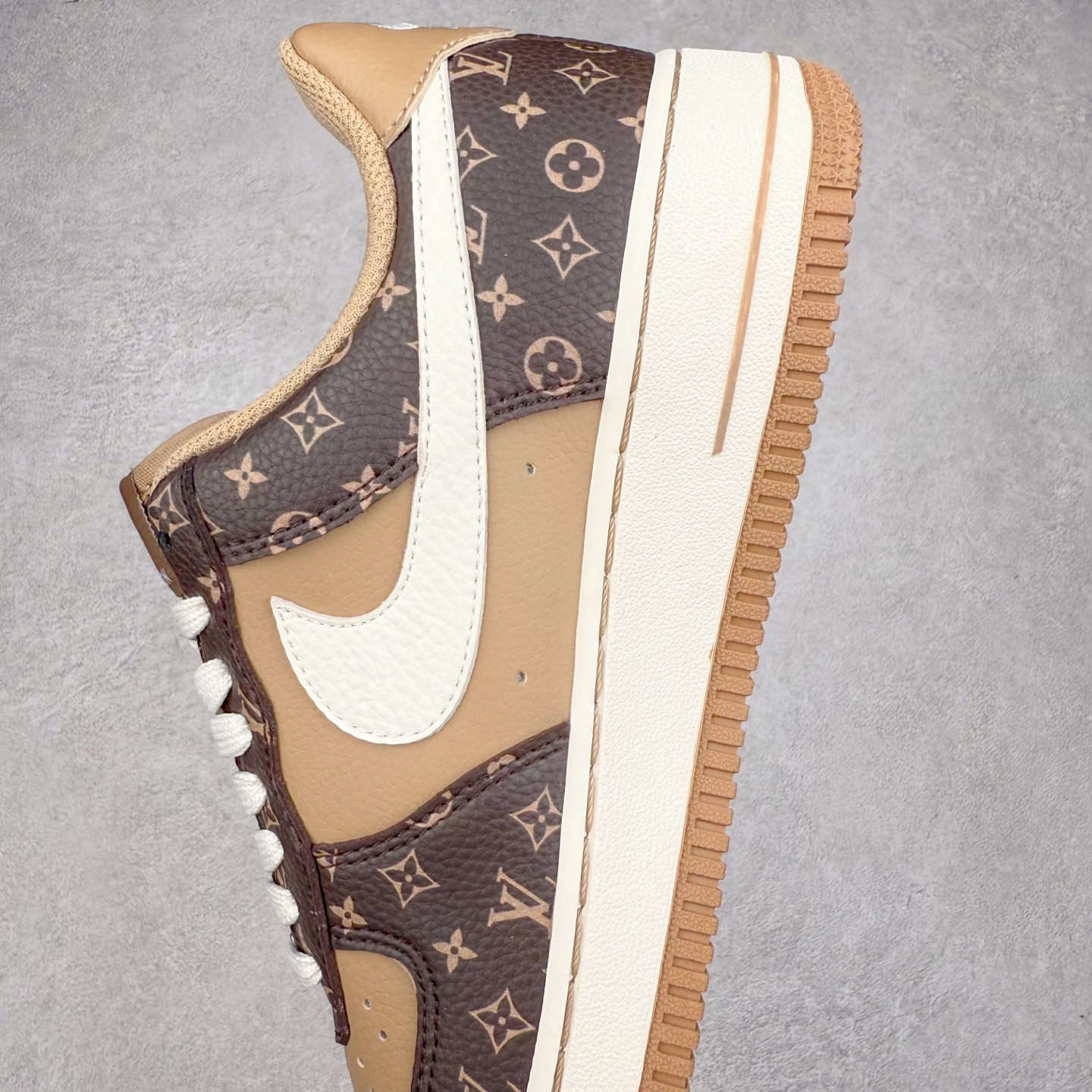 图片[7]-NK Air Force 1´07 Low 空军一号低帮百搭休闲运动板鞋 LW9279-009 柔软、弹性十足的缓震性能和出色的中底设计 横跨复古与现代的外型结合 造就出风靡全球 三十多年的Force 1 直到今天还深受青睐 实拍调校N版已经零色差零失真 百分百还原实物色彩所见即所得 不存在货不对板色差等低级问题 选购参考实物拍摄 不混卖不参货 只用心做好货严格选品 承诺混一赔十 尺码：36 36.5 37.5 38 38.5 39 40 40.5 41 42 42.5 43 44 44.5 45-选品中心