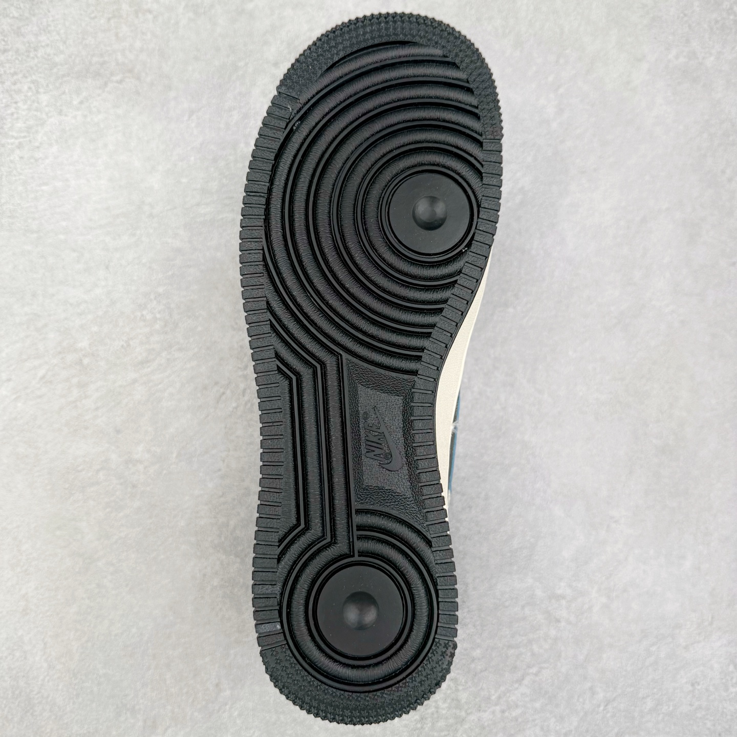 图片[9]-NK Air Force 1´07 Low 空军一号低帮百搭休闲运动板鞋 ZH2598-311 柔软、弹性十足的缓震性能和出色的中底设计 横跨复古与现代的外型结合 造就出风靡全球 三十多年的Force 1 直到今天还深受青睐 实拍调校N版已经零色差零失真 百分百还原实物色彩所见即所得 不存在货不对板色差等低级问题 选购参考实物拍摄 不混卖不参货 只用心做好货严格选品 承诺混一赔十 尺码：36 36.5 37.5 38 38.5 39 40 40.5 41 42 42.5 43 44 44.5 45-选品中心