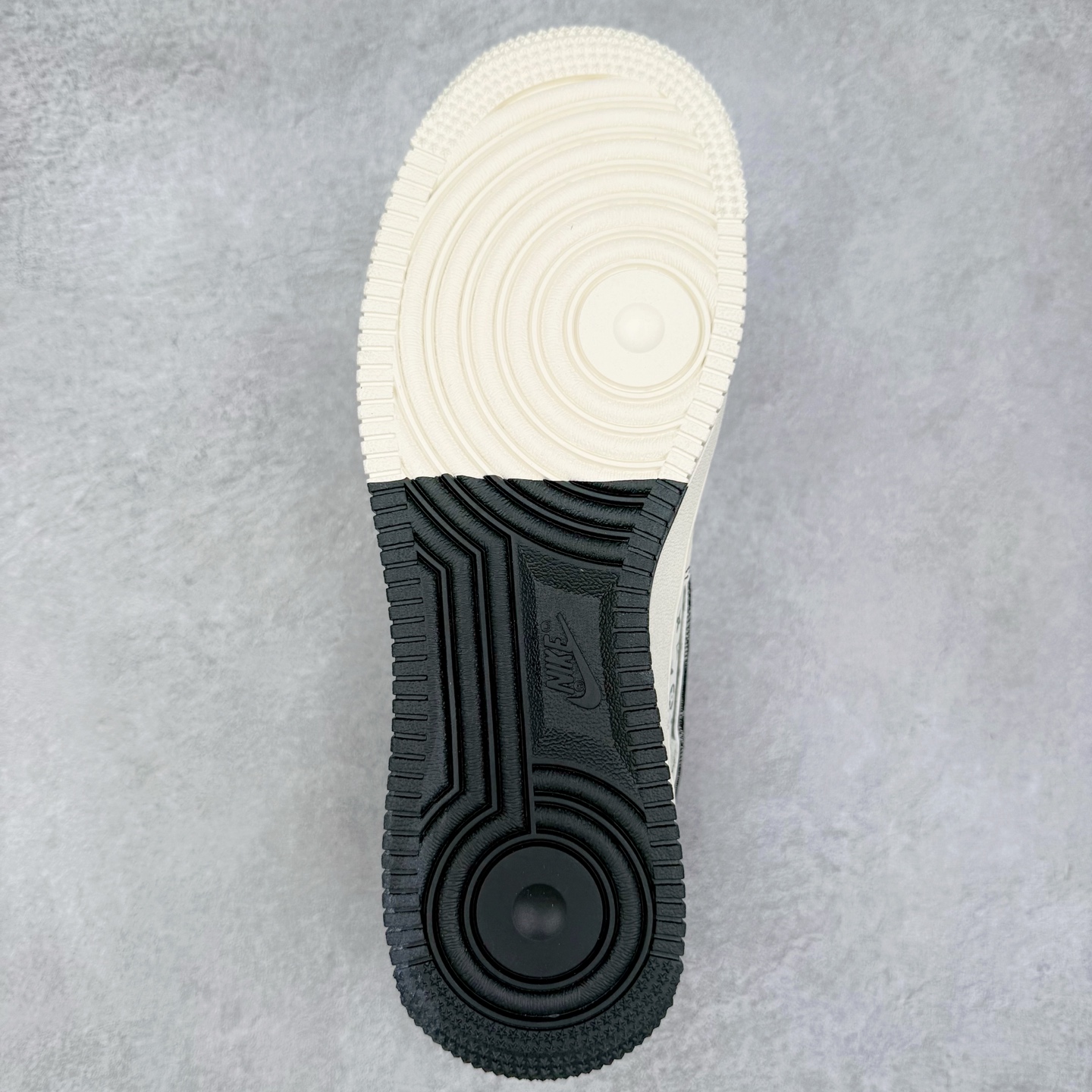 图片[9]-NK Air Force 1´07 Low 空军一号低帮百搭休闲运动板鞋 YX5066-341 柔软、弹性十足的缓震性能和出色的中底设计 横跨复古与现代的外型结合 造就出风靡全球 三十多年的Force 1 直到今天还深受青睐 实拍调校N版已经零色差零失真 百分百还原实物色彩所见即所得 不存在货不对板色差等低级问题 选购参考实物拍摄 不混卖不参货 只用心做好货严格选品 承诺混一赔十 尺码：36 36.5 37.5 38 38.5 39 40 40.5 41 42 42.5 43 44 44.5 45-选品中心