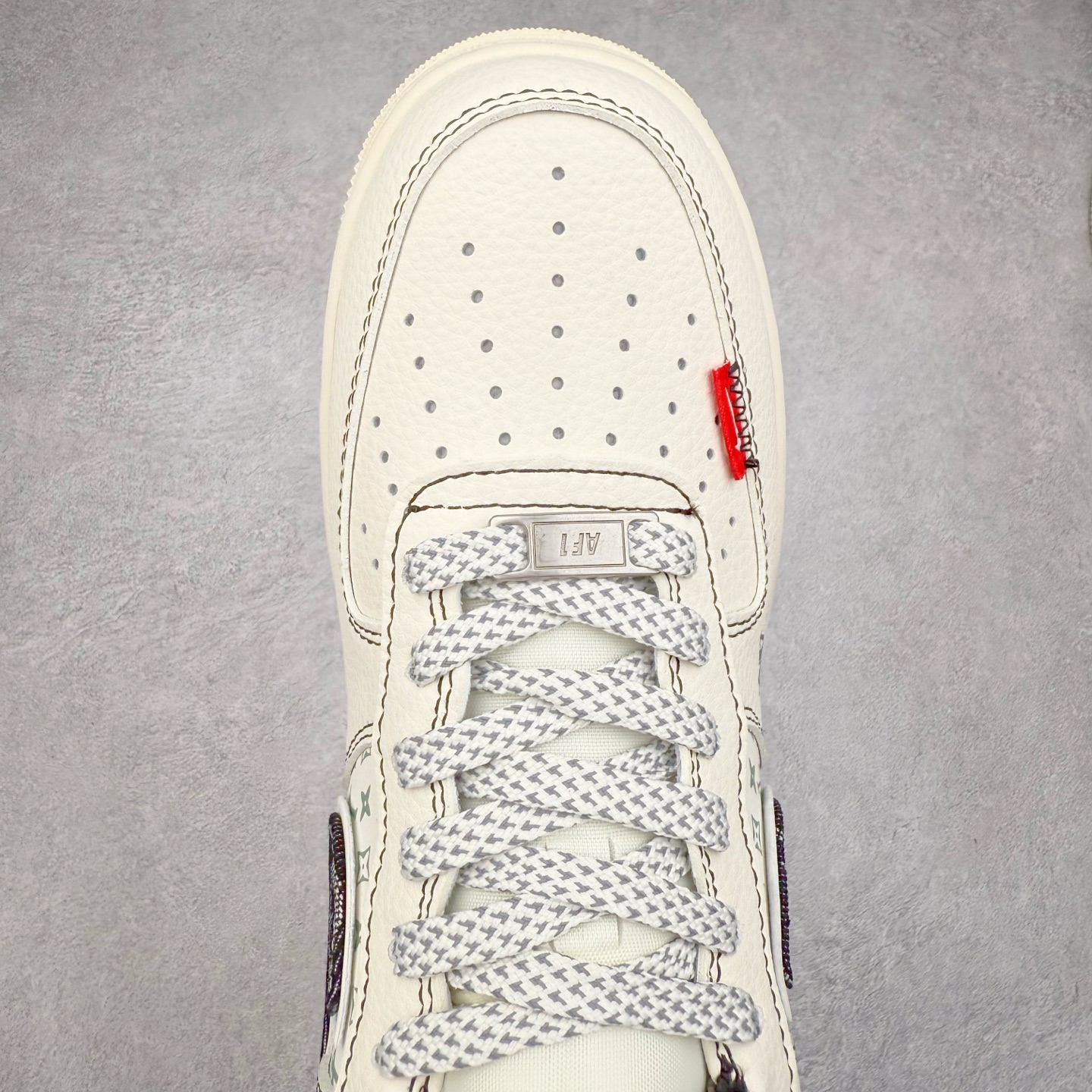 图片[4]-NK Air Force 1´07 Low 空军一号低帮百搭休闲运动板鞋 YX5066-341 柔软、弹性十足的缓震性能和出色的中底设计 横跨复古与现代的外型结合 造就出风靡全球 三十多年的Force 1 直到今天还深受青睐 实拍调校N版已经零色差零失真 百分百还原实物色彩所见即所得 不存在货不对板色差等低级问题 选购参考实物拍摄 不混卖不参货 只用心做好货严格选品 承诺混一赔十 尺码：36 36.5 37.5 38 38.5 39 40 40.5 41 42 42.5 43 44 44.5 45-选品中心