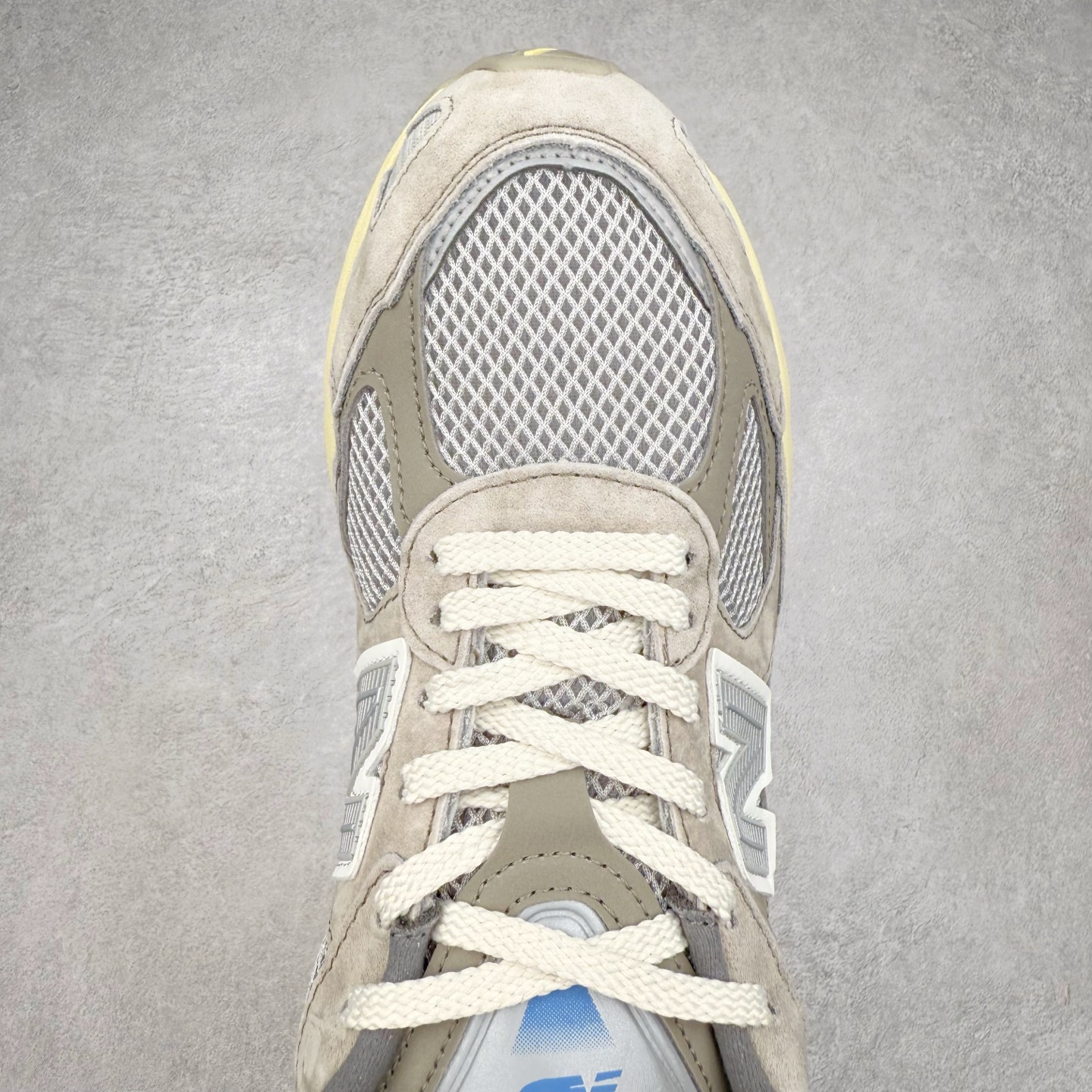 图片[4]-New Balance NB2010系列新百伦经典复古休闲运动板鞋 以ENCAP中底配以升级版 N-ERGY缓震物料 鞋面则采用特色的柔软麂皮搭以NewBalance经典的尼龙网布 低调中还原跑鞋本真 更年轻化的设计理念与材质 让新世代青年得以用全新视角体验经典鞋款的传奇魅力尺码：36 37 37.5 38 38.5 39.5 40 40.5 41.5 42 42.5 43 44 45-选品中心