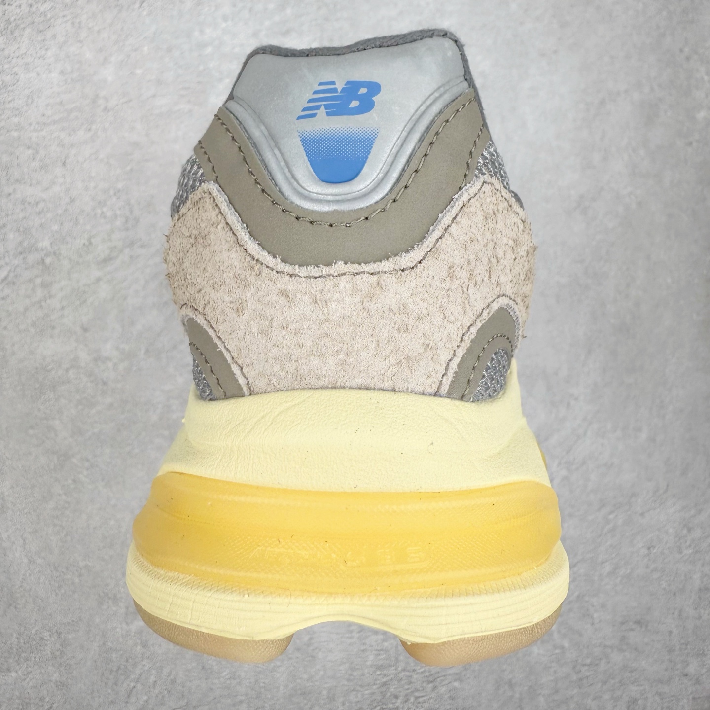 图片[8]-New Balance NB2010系列新百伦经典复古休闲运动板鞋 以ENCAP中底配以升级版 N-ERGY缓震物料 鞋面则采用特色的柔软麂皮搭以NewBalance经典的尼龙网布 低调中还原跑鞋本真 更年轻化的设计理念与材质 让新世代青年得以用全新视角体验经典鞋款的传奇魅力尺码：36 37 37.5 38 38.5 39.5 40 40.5 41.5 42 42.5 43 44 45-选品中心