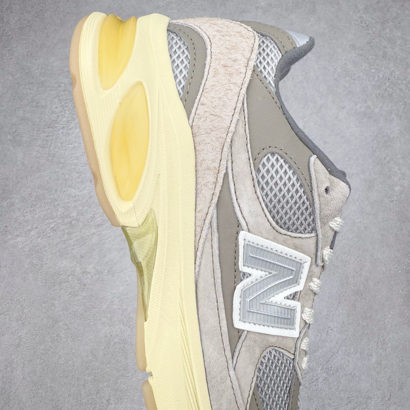 图片[6]-New Balance NB2010系列新百伦经典复古休闲运动板鞋 以ENCAP中底配以升级版 N-ERGY缓震物料 鞋面则采用特色的柔软麂皮搭以NewBalance经典的尼龙网布 低调中还原跑鞋本真 更年轻化的设计理念与材质 让新世代青年得以用全新视角体验经典鞋款的传奇魅力尺码：36 37 37.5 38 38.5 39.5 40 40.5 41.5 42 42.5 43 44 45-选品中心