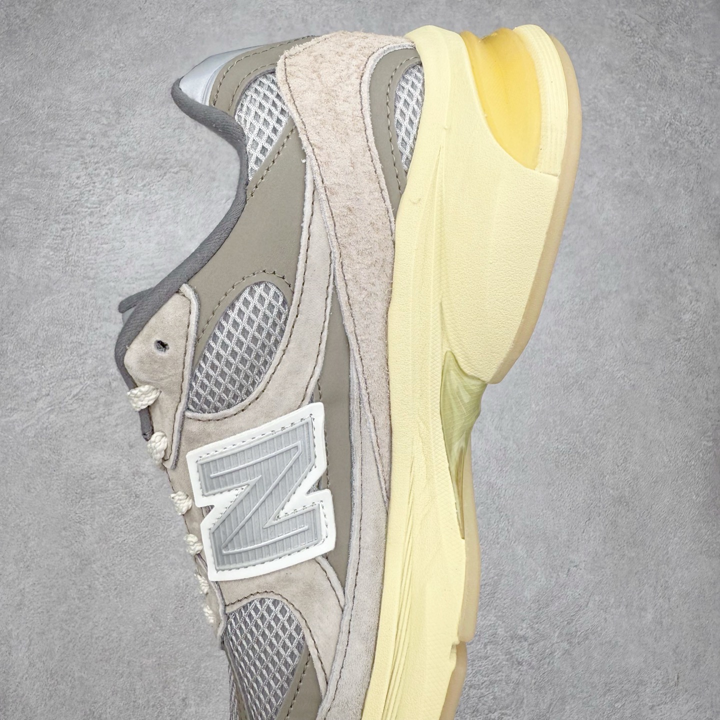 图片[7]-New Balance NB2010系列新百伦经典复古休闲运动板鞋 以ENCAP中底配以升级版 N-ERGY缓震物料 鞋面则采用特色的柔软麂皮搭以NewBalance经典的尼龙网布 低调中还原跑鞋本真 更年轻化的设计理念与材质 让新世代青年得以用全新视角体验经典鞋款的传奇魅力尺码：36 37 37.5 38 38.5 39.5 40 40.5 41.5 42 42.5 43 44 45-选品中心