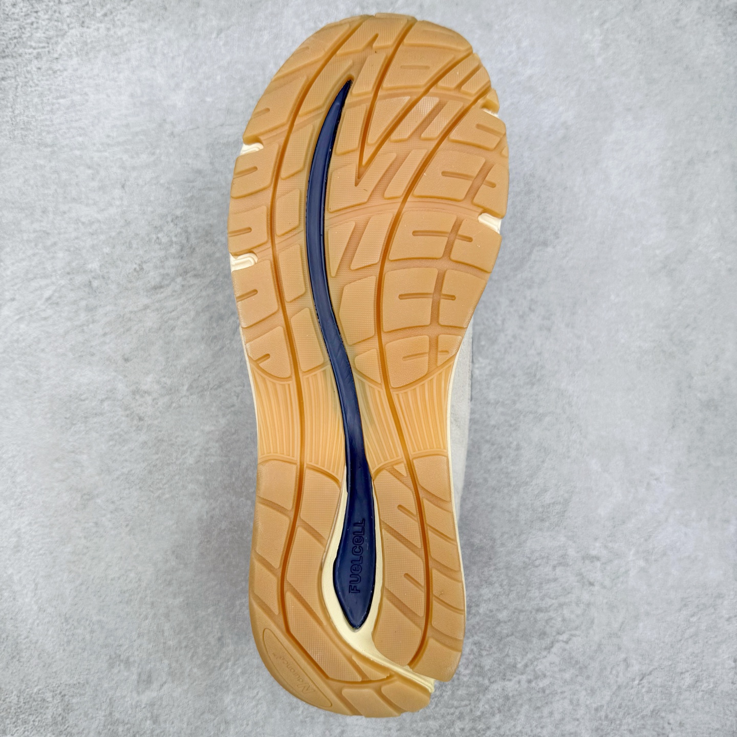 图片[9]-＃DT纯原 New Balance 新百伦NB991总统复古慢跑鞋 鞋身以网眼鞋面结合同色系优质麂皮革构成，鞋舌处点缀 New Balance Made In USA 同色系刺绣标识，彰显鞋款身份。鞋侧点缀银色 \\\”991\\\” 字样，丰富鞋身设计的同时，构建时尚外观。鞋款搭载 ABZORB 缓震系统，通过缓冲和抗压性的结合来吸收冲击力，舒适功能升级。同时搭配泛黄做旧中底，打造丰富层次感，缔造出色复古韵味。尺码：36 37 37.5 38 38.5 39 40 40.5 41.5 42 42.5 43 44 44.5 45-选品中心