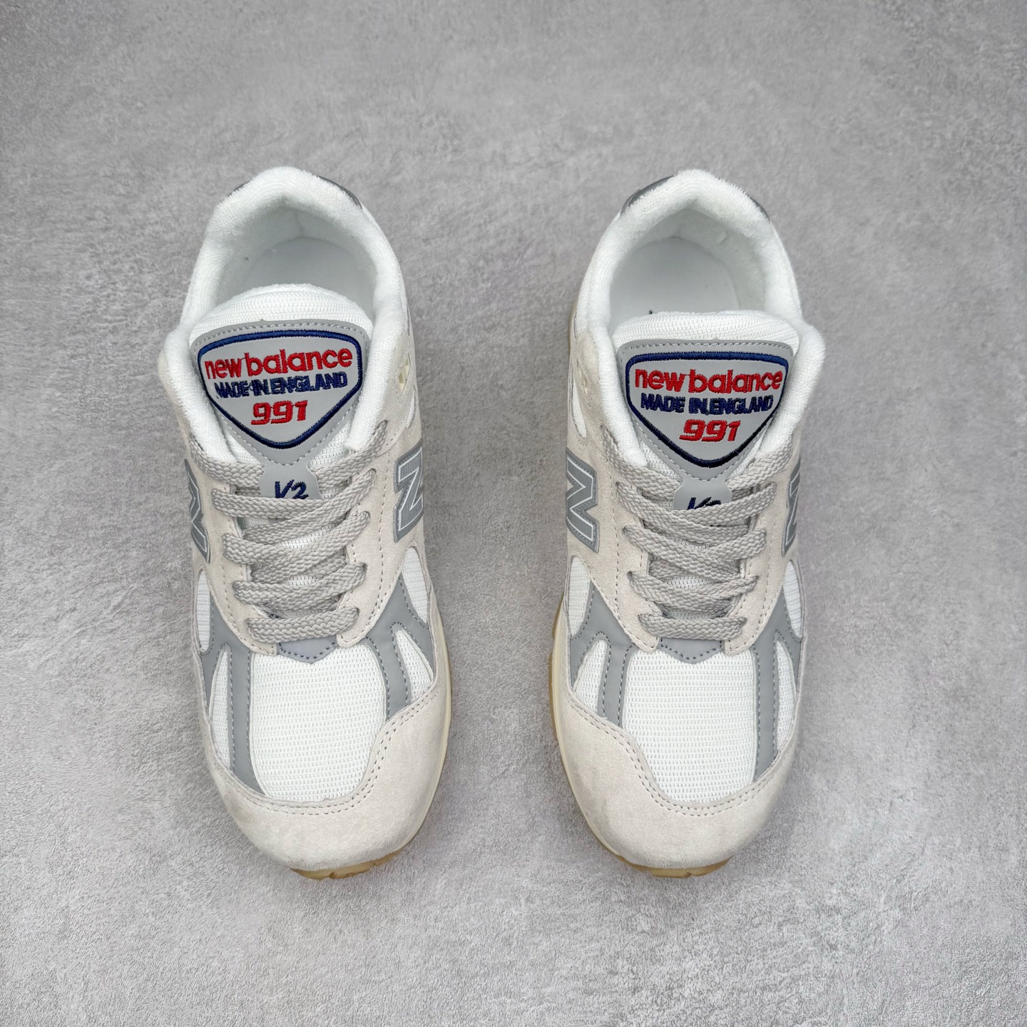 图片[2]-＃DT纯原 New Balance 新百伦NB991总统复古慢跑鞋 鞋身以网眼鞋面结合同色系优质麂皮革构成，鞋舌处点缀 New Balance Made In USA 同色系刺绣标识，彰显鞋款身份。鞋侧点缀银色 \\\”991\\\” 字样，丰富鞋身设计的同时，构建时尚外观。鞋款搭载 ABZORB 缓震系统，通过缓冲和抗压性的结合来吸收冲击力，舒适功能升级。同时搭配泛黄做旧中底，打造丰富层次感，缔造出色复古韵味。尺码：36 37 37.5 38 38.5 39 40 40.5 41.5 42 42.5 43 44 44.5 45-选品中心