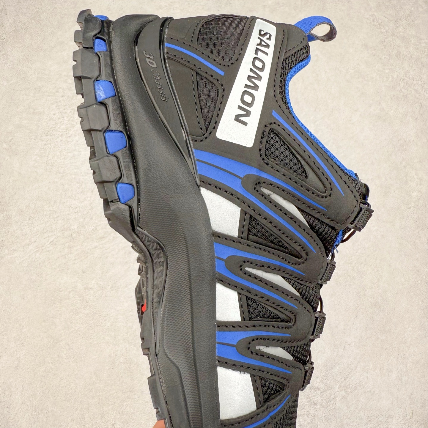 图片[6]-＃HP纯原 SALOMON XA Pro 3D ADV 萨洛蒙潮流越野机能户外功能鞋 虎扑平台特供订单 耗时半年巨作 全套原纸板楦头开发 原厂特供网布配套加持 确保原汁原味 完美呈现版型 原档数据独家私模五层组合大底 男女鞋同步官方开发至46.5 原装Ortholite轻量化鞋垫 中底布带钢印编号 原厂TPU锁扣 进口港宝加持 后跟自然饱满 还原公司包裹性 鞋面采用SENSIFT贴合技术 全方位贴合包裹脚型 鞋跟部鞋底牵引设计 提供强大的抓地性能 更适应野外崎岖不平的道路 其3D ADVANCED CHASSIS底盘 材料轻量大化 钉齿设计更具稳定性 防护性 鞋底易磨损区运用CONTAGRIP高耐磨材料 应对城市硬质路面长距离跑考验 尺码：36 36.5 37.5 38 38.5 39 40 40.5 41 42 42.5 43 44 44.5 45 46 46.5-选品中心