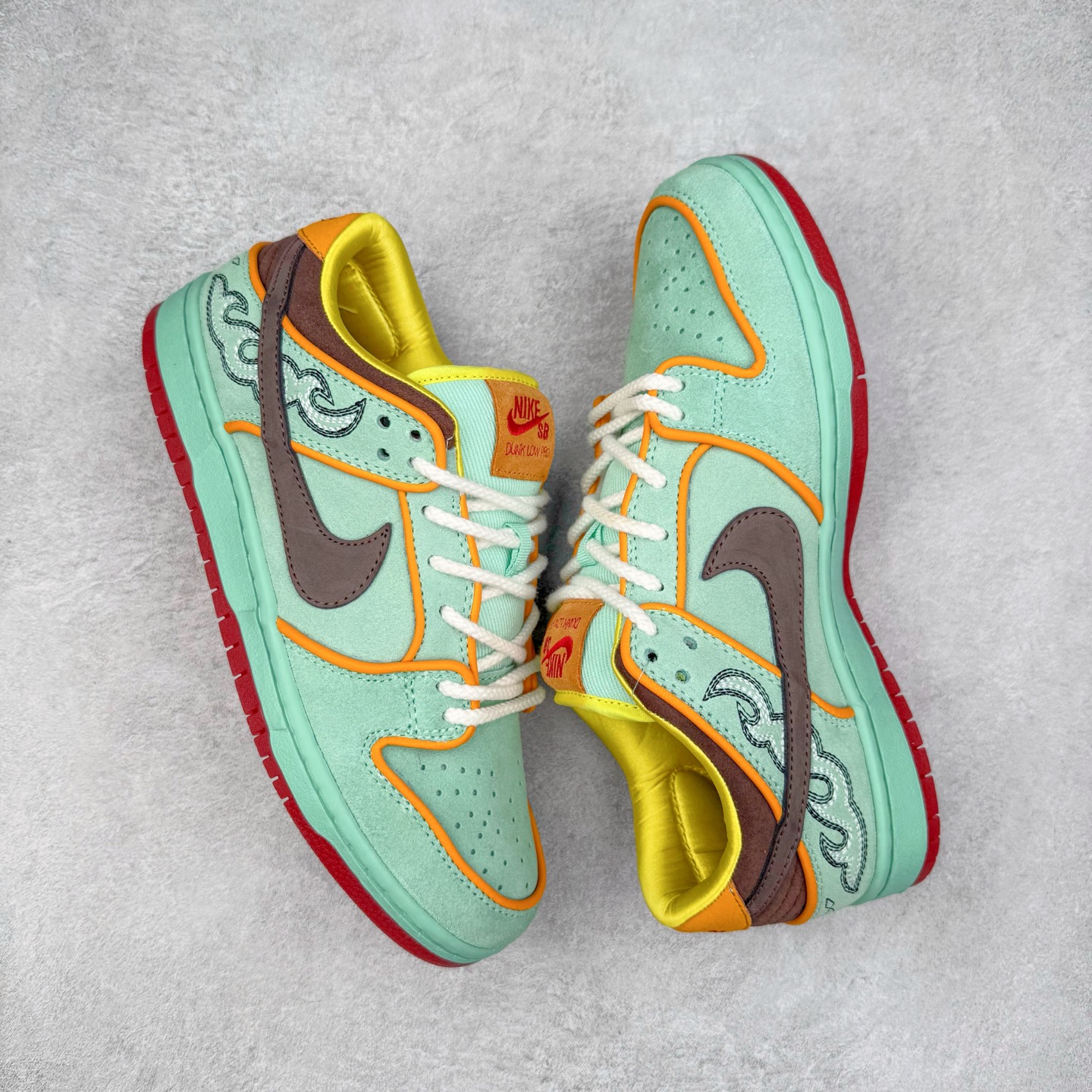 图片[3]-＃F版 NK SB Dunk Low 黑人月黑绿 HF3058-300 极限压缩利润空间 超乎所想的高性价比 用料绝不含糊 原盒原配 正确耐磨橡胶大底 超高清洁度 全鞋零毛边皮料切割 全套原楦原模倾力打造完美版型 尺码：36 36.5 37.5 38 38.5 39 40 40.5 41 42 42.5 43 44 44.5 45 46 47.5-选品中心