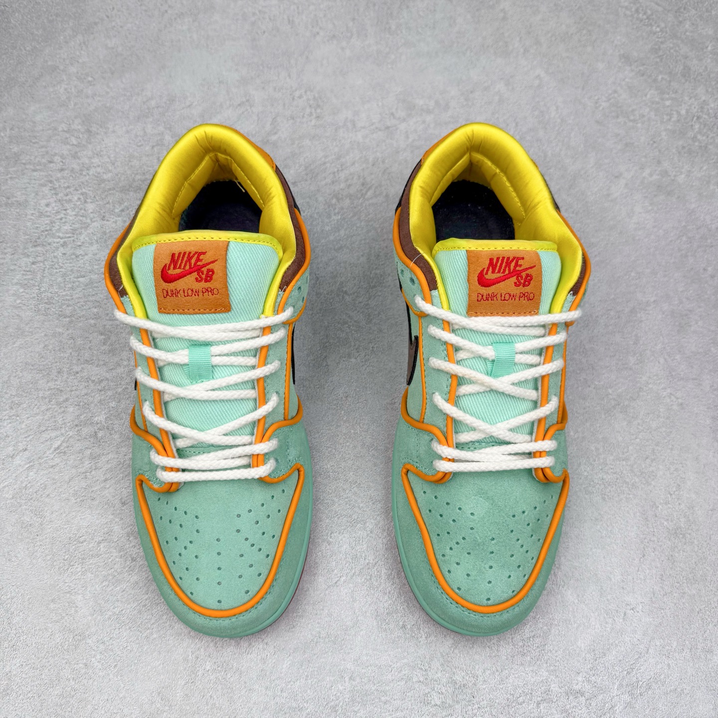 图片[2]-＃F版 NK SB Dunk Low 黑人月黑绿 HF3058-300 极限压缩利润空间 超乎所想的高性价比 用料绝不含糊 原盒原配 正确耐磨橡胶大底 超高清洁度 全鞋零毛边皮料切割 全套原楦原模倾力打造完美版型 尺码：36 36.5 37.5 38 38.5 39 40 40.5 41 42 42.5 43 44 44.5 45 46 47.5-选品中心