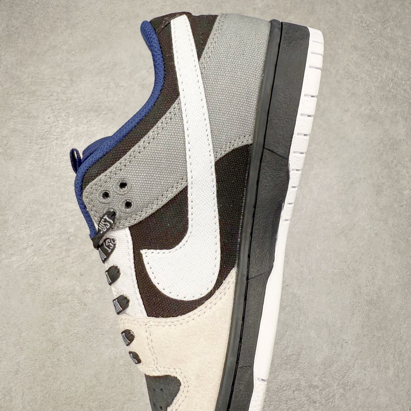 图片[7]-＃F版 NK SB Dunk Low 解构绑带 DX6775-400 极限压缩利润空间 超乎所想的高性价比 用料绝不含糊 原盒原配 正确耐磨橡胶大底 超高清洁度 全鞋零毛边皮料切割 全套原楦原模倾力打造完美版型 尺码：36 36.5 37.5 38 38.5 39 40 40.5 41 42 42.5 43 44 44.5 45 46 47.5-选品中心