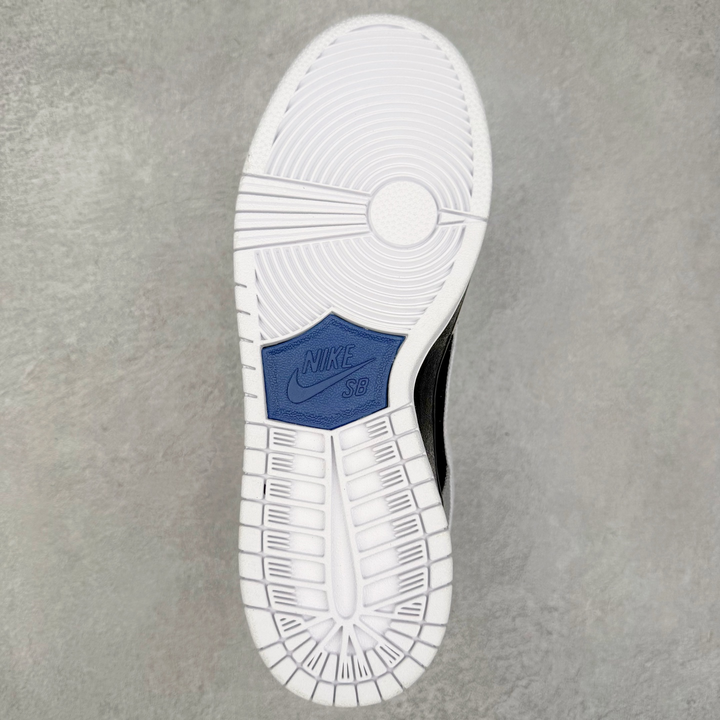 图片[9]-＃F版 NK SB Dunk Low 解构绑带 DX6775-400 极限压缩利润空间 超乎所想的高性价比 用料绝不含糊 原盒原配 正确耐磨橡胶大底 超高清洁度 全鞋零毛边皮料切割 全套原楦原模倾力打造完美版型 尺码：36 36.5 37.5 38 38.5 39 40 40.5 41 42 42.5 43 44 44.5 45 46 47.5-选品中心