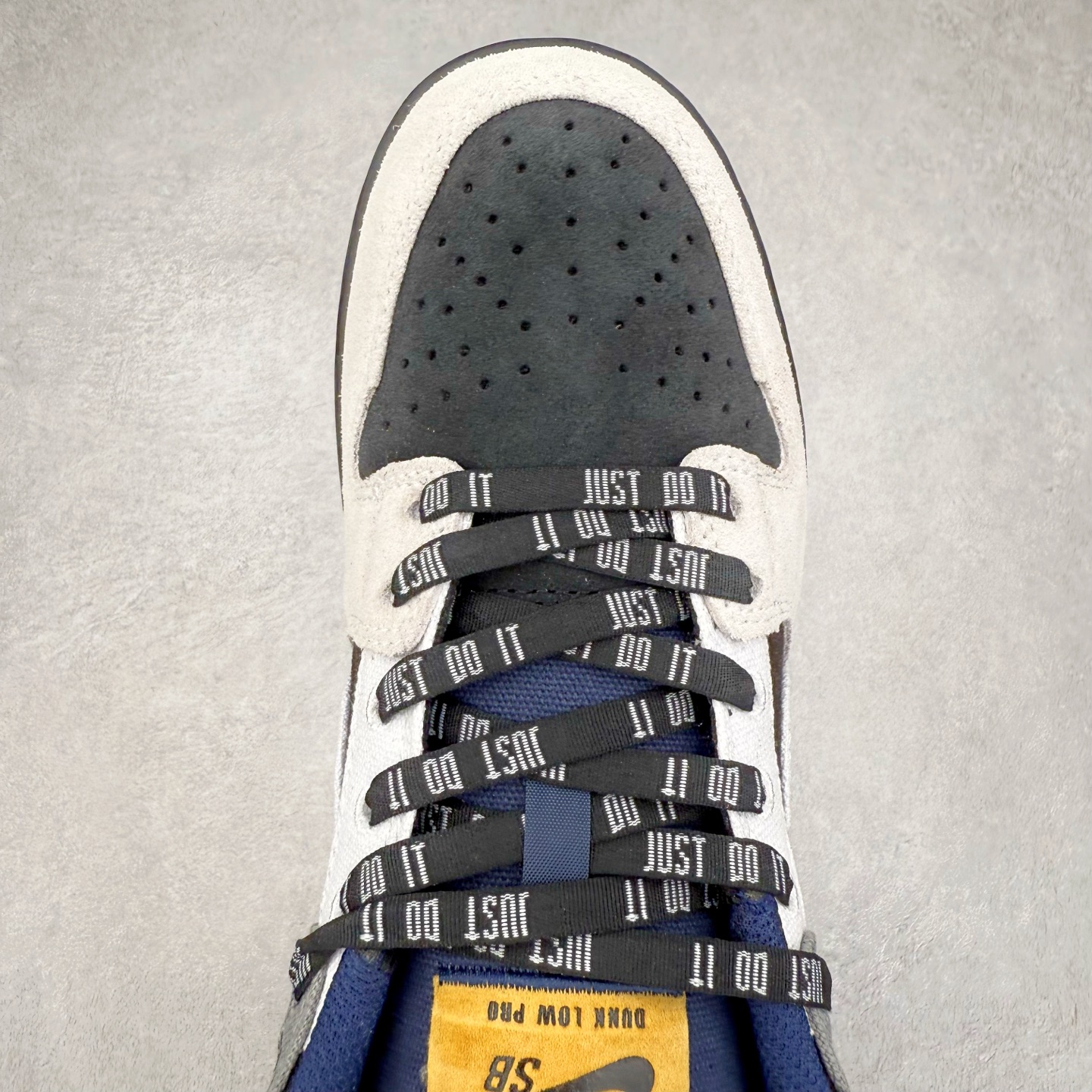 图片[4]-＃F版 NK SB Dunk Low 解构绑带 DX6775-400 极限压缩利润空间 超乎所想的高性价比 用料绝不含糊 原盒原配 正确耐磨橡胶大底 超高清洁度 全鞋零毛边皮料切割 全套原楦原模倾力打造完美版型 尺码：36 36.5 37.5 38 38.5 39 40 40.5 41 42 42.5 43 44 44.5 45 46 47.5-选品中心