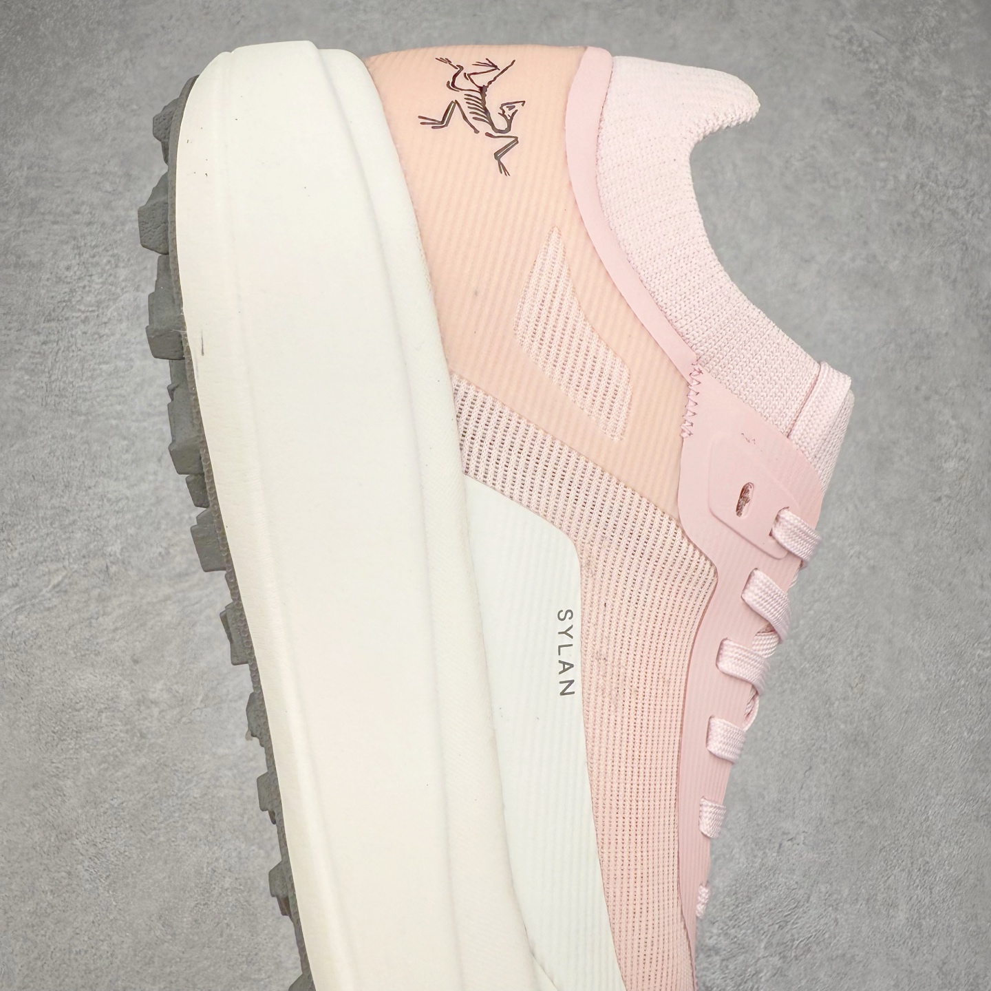 图片[6]-＃HP Arcteryx SYLAN 始祖鸟户外防水透气低帮徒步登山鞋 Arcteryx中文名始祖鸟 加拿大户外服饰品牌 1989年创立于加拿大温哥华 始祖鸟来自加拿大海岸山脉 植根高山的专业户外品牌 始终秉承对精湛设计和工艺孜孜以求的准则 从1989年创立至今 Arcteryx始终不断在产品设计与做工上不惜工本 以满足始祖鸟的标准 品质、设计以及精简的理念造就了其良好的性能 并能满足严苛环境下的使用需求 尺码：39 40 41 42 43 44 45-选品中心