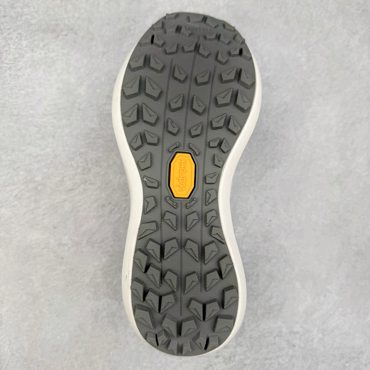 图片[9]-＃HP Arcteryx SYLAN 始祖鸟户外防水透气低帮徒步登山鞋 Arcteryx中文名始祖鸟 加拿大户外服饰品牌 1989年创立于加拿大温哥华 始祖鸟来自加拿大海岸山脉 植根高山的专业户外品牌 始终秉承对精湛设计和工艺孜孜以求的准则 从1989年创立至今 Arcteryx始终不断在产品设计与做工上不惜工本 以满足始祖鸟的标准 品质、设计以及精简的理念造就了其良好的性能 并能满足严苛环境下的使用需求 尺码：39 40 41 42 43 44 45-选品中心