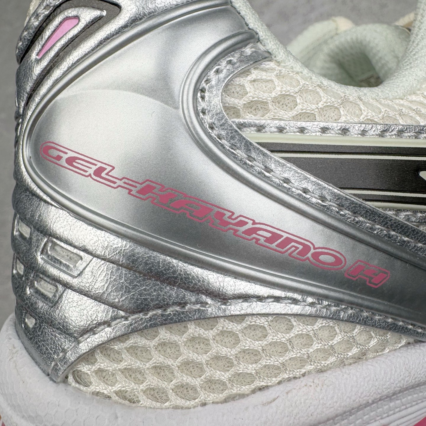 图片[16]-＃ZC总裁 Asics Gel-Kayano K14 亚瑟士系列复古舒适织物合成革减震防滑耐磨低帮休闲跑步鞋 市场顶级版本 原装纸板楦头开发 独家私模五层组合大底 原厂定制缓震硅胶加持 原盒原配 官方四联吊牌 一比一同步原鞋工艺和用料 鞋面原厂“三明治”多层网布 区别其他同价版本 鞋垫采用原厂OrthoLite欧索莱材质 非普通海玻璃鞋垫 后跟一样采用了GEL缓震胶 整体系列设计非常的科技感 锻炼跑步的同时让你一样时尚百搭 尺码：36 37 37.5 38 39 39.5 40 40.5 41.5 42 42.5 43.5 44 44.5 45 46-选品中心