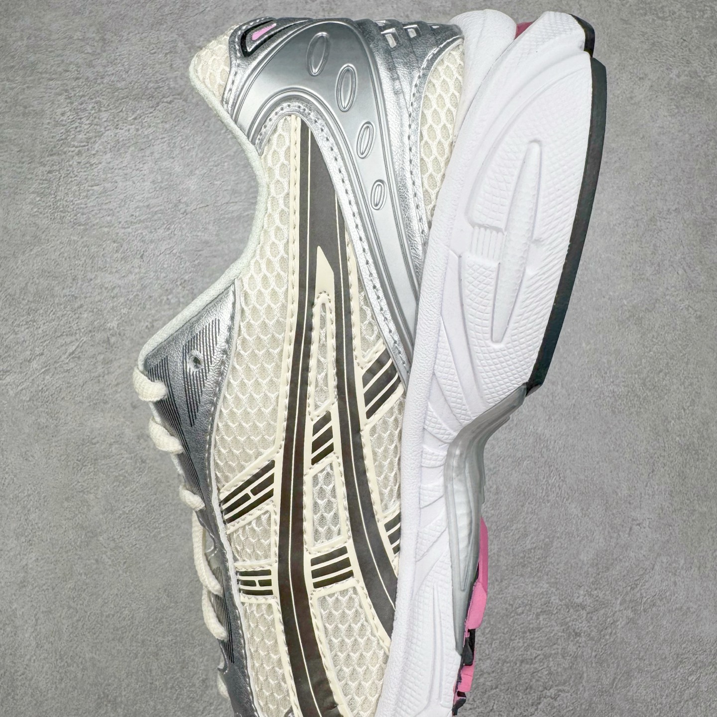 图片[7]-＃ZC总裁 Asics Gel-Kayano K14 亚瑟士系列复古舒适织物合成革减震防滑耐磨低帮休闲跑步鞋 市场顶级版本 原装纸板楦头开发 独家私模五层组合大底 原厂定制缓震硅胶加持 原盒原配 官方四联吊牌 一比一同步原鞋工艺和用料 鞋面原厂“三明治”多层网布 区别其他同价版本 鞋垫采用原厂OrthoLite欧索莱材质 非普通海玻璃鞋垫 后跟一样采用了GEL缓震胶 整体系列设计非常的科技感 锻炼跑步的同时让你一样时尚百搭 尺码：36 37 37.5 38 39 39.5 40 40.5 41.5 42 42.5 43.5 44 44.5 45 46-选品中心